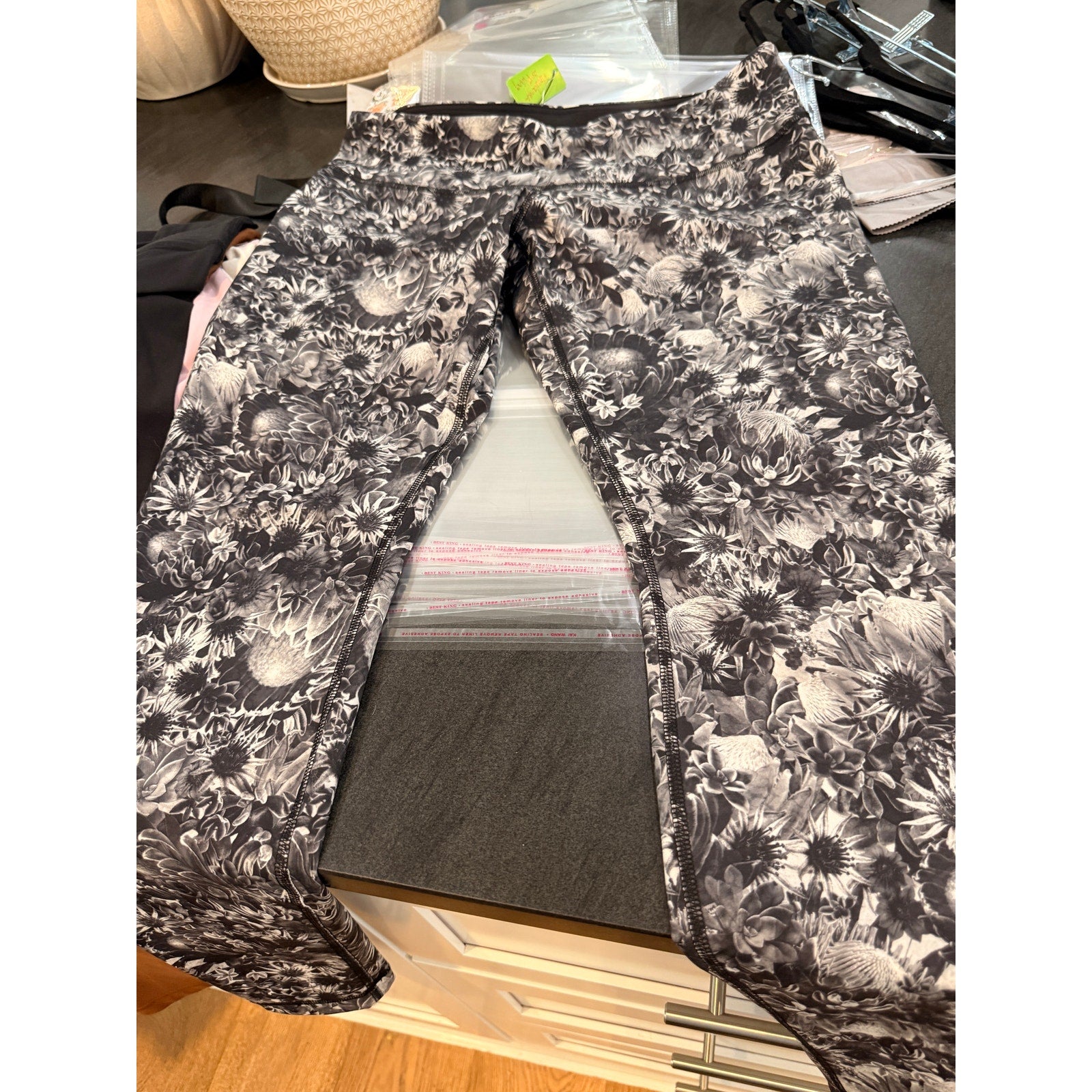 6607 LULULEMON Wunder Under Pant *Luxtreme Flowabunga Black Angel Wing Sz 12