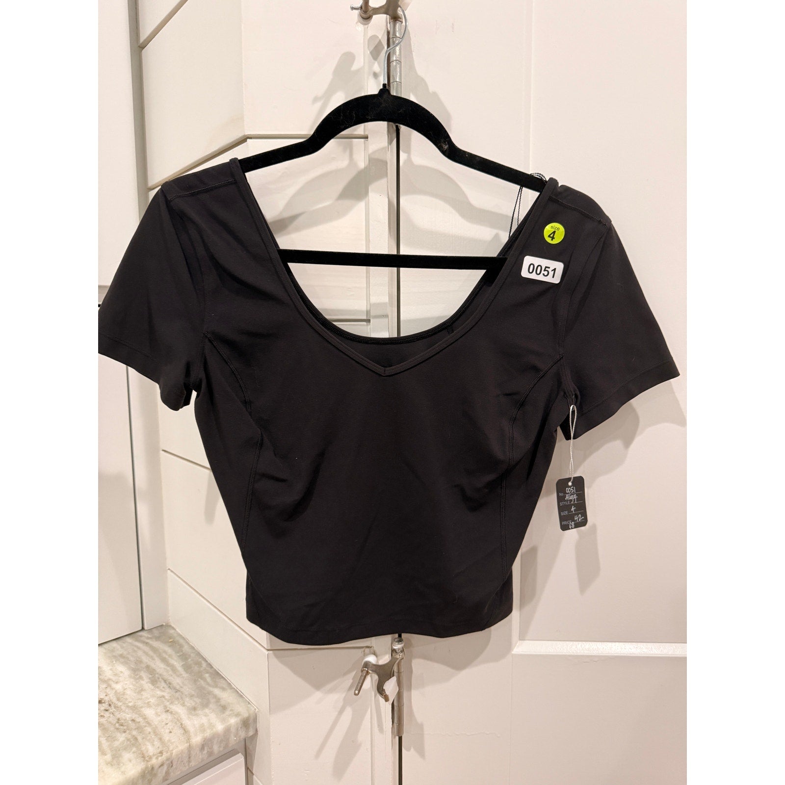 51 - LULULEMON ALIGN TEE in Black Sz 4