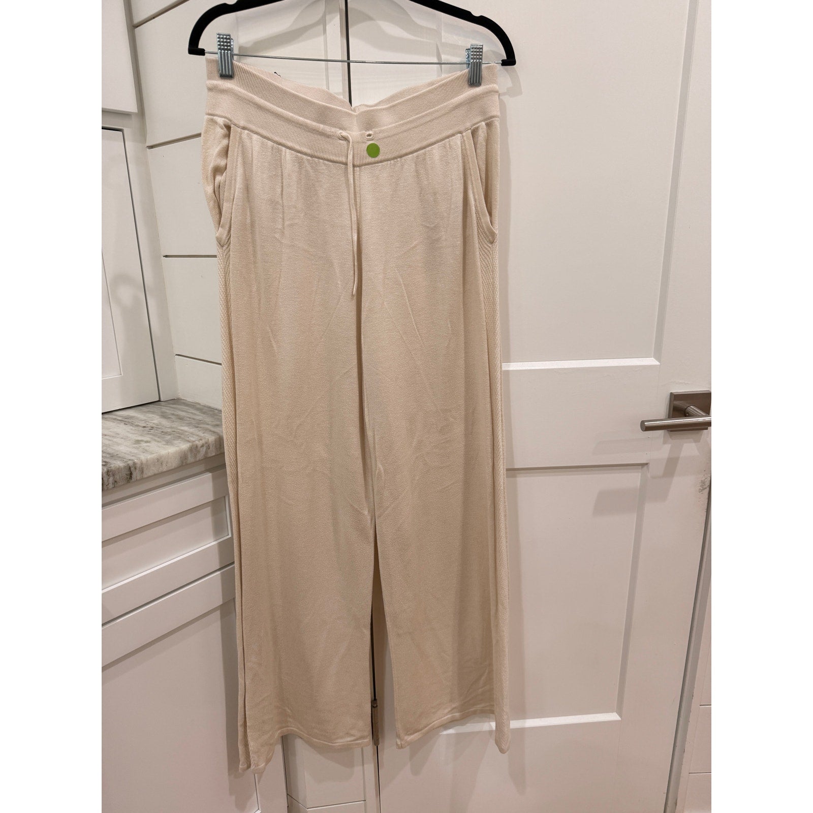 6684 LULULEMON In The Comfort Zone Pant Light Ivory Sz 10 *FLAW *CASHMERE