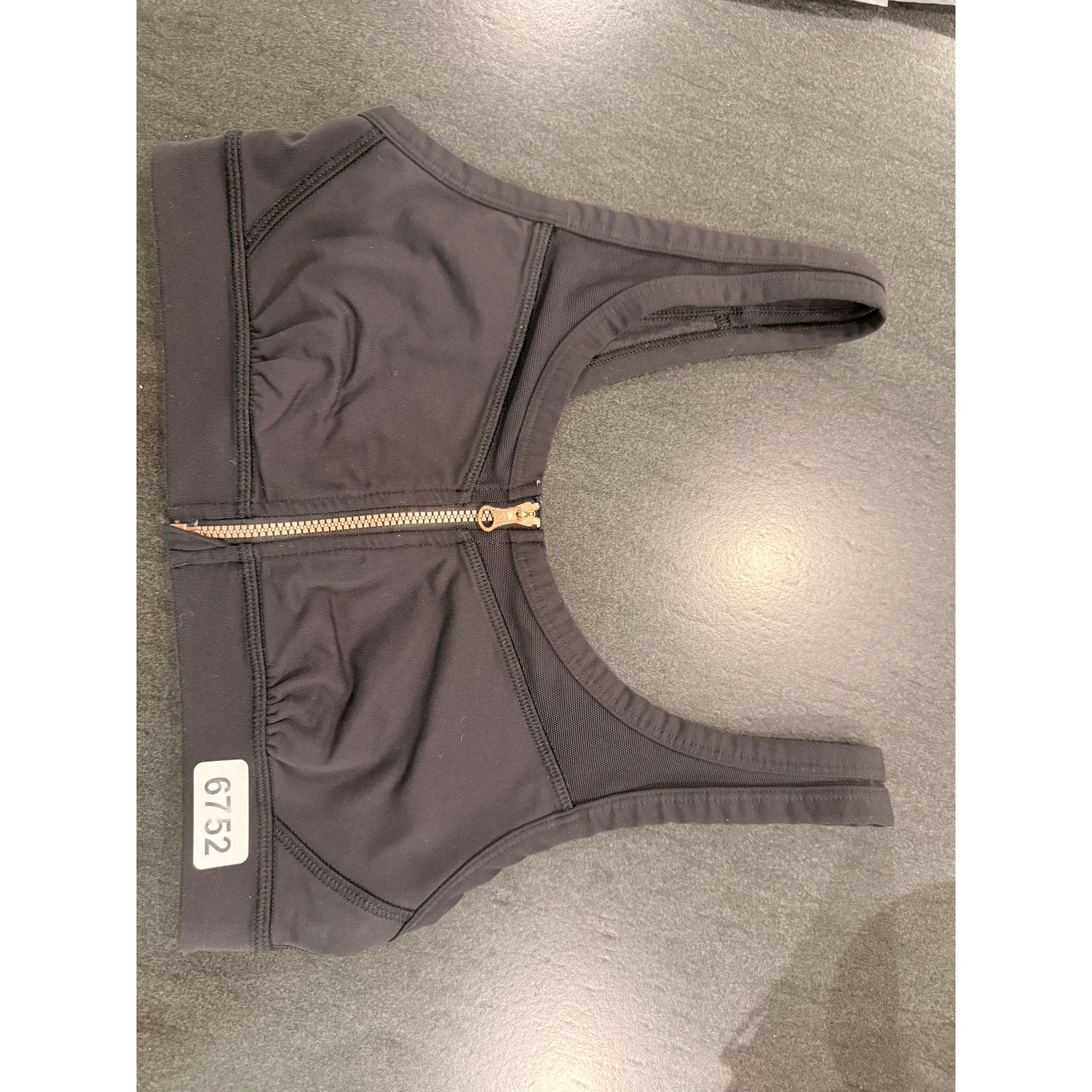 6752 -  Lululemon Drop It Like It's Hot Bra Black in Sz 6 **Some Pilling