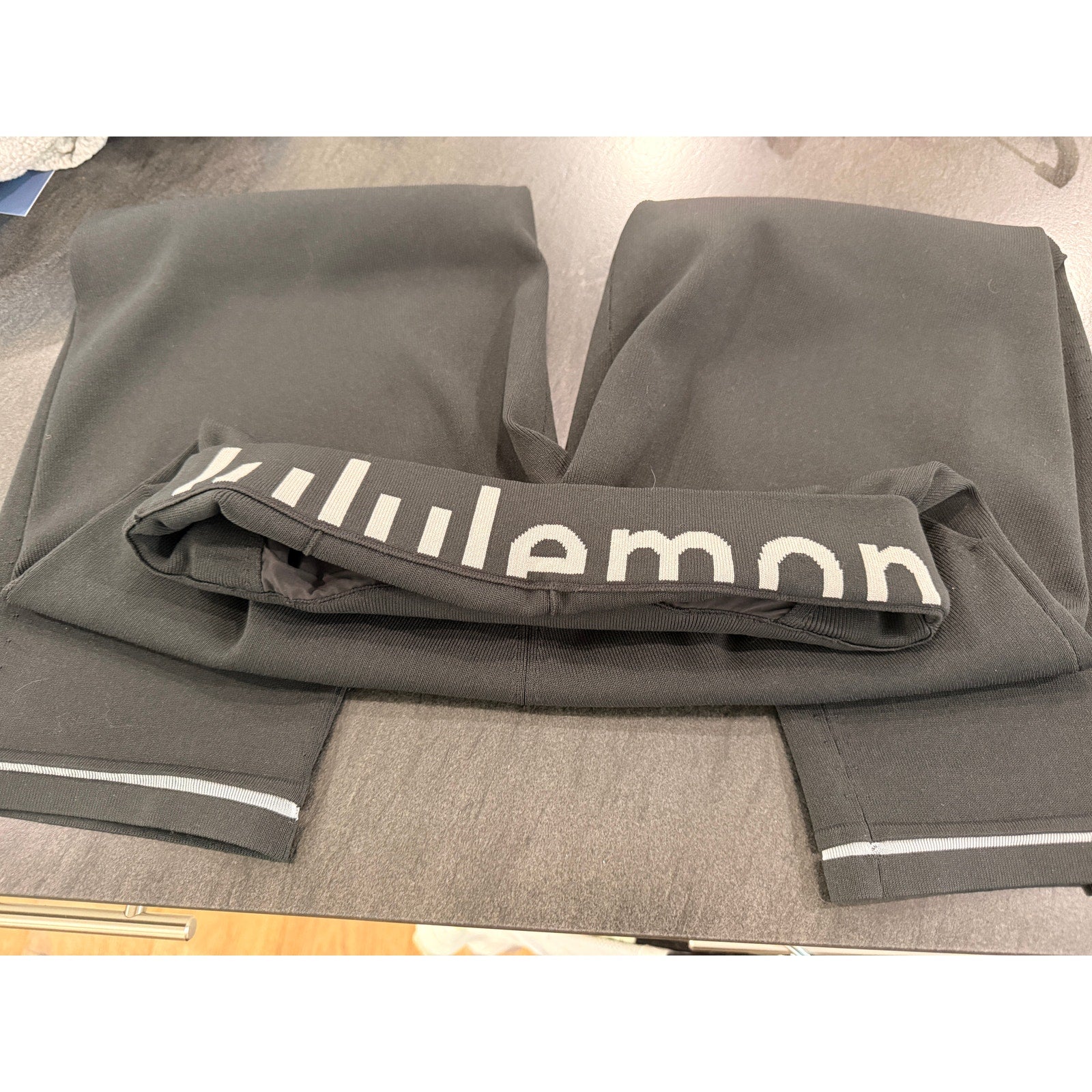 454 - LULULEMON Relaxed-Fit High-Rise Knit Cropped Pants 24" Black in Sz S