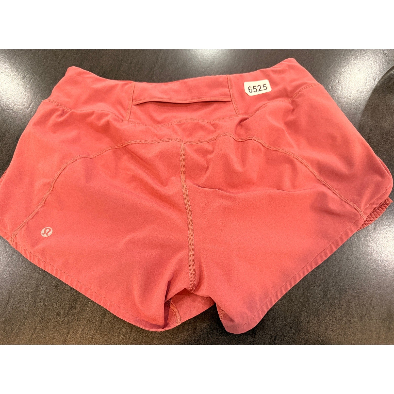 6525 - Lululemon Play Off The Pleats Short 3" Auburn