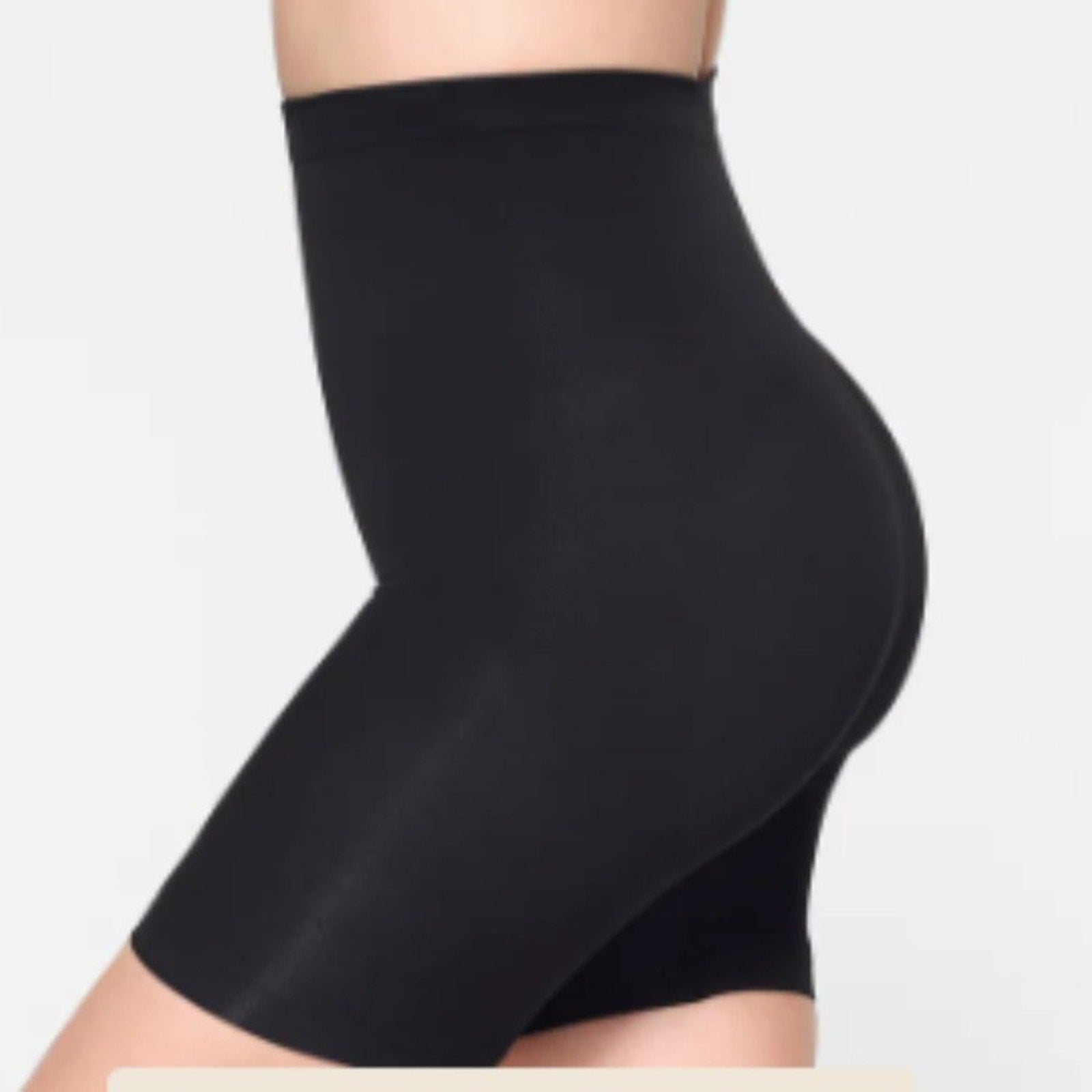 (2425) SKIMS NWOT MID THIGH SHORT in BLACK Sz S