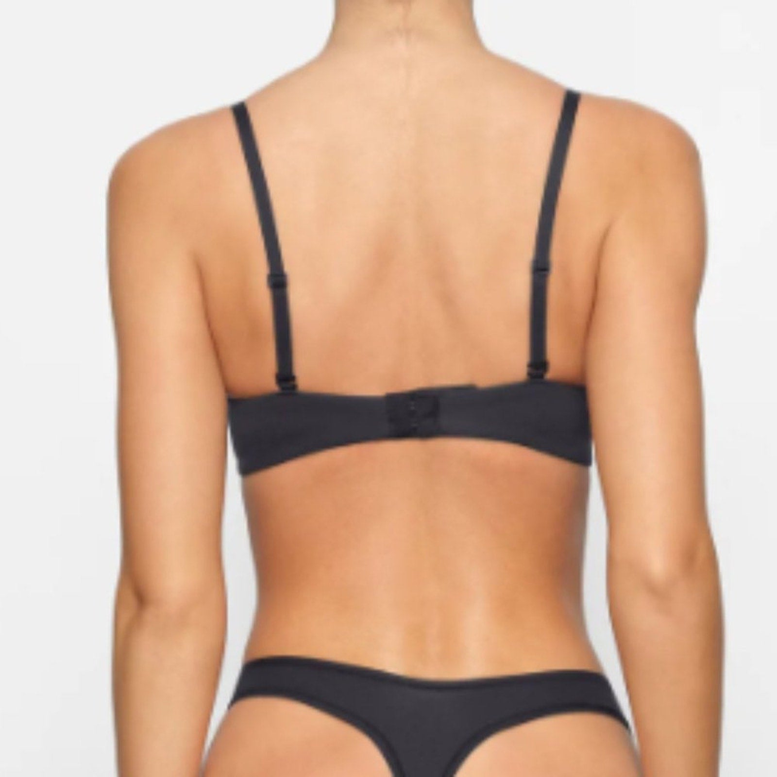 (2270) SKIMS NWT FITS EVERYBODY  PUSH UP DEMI BRA in ONXY 32DDDD