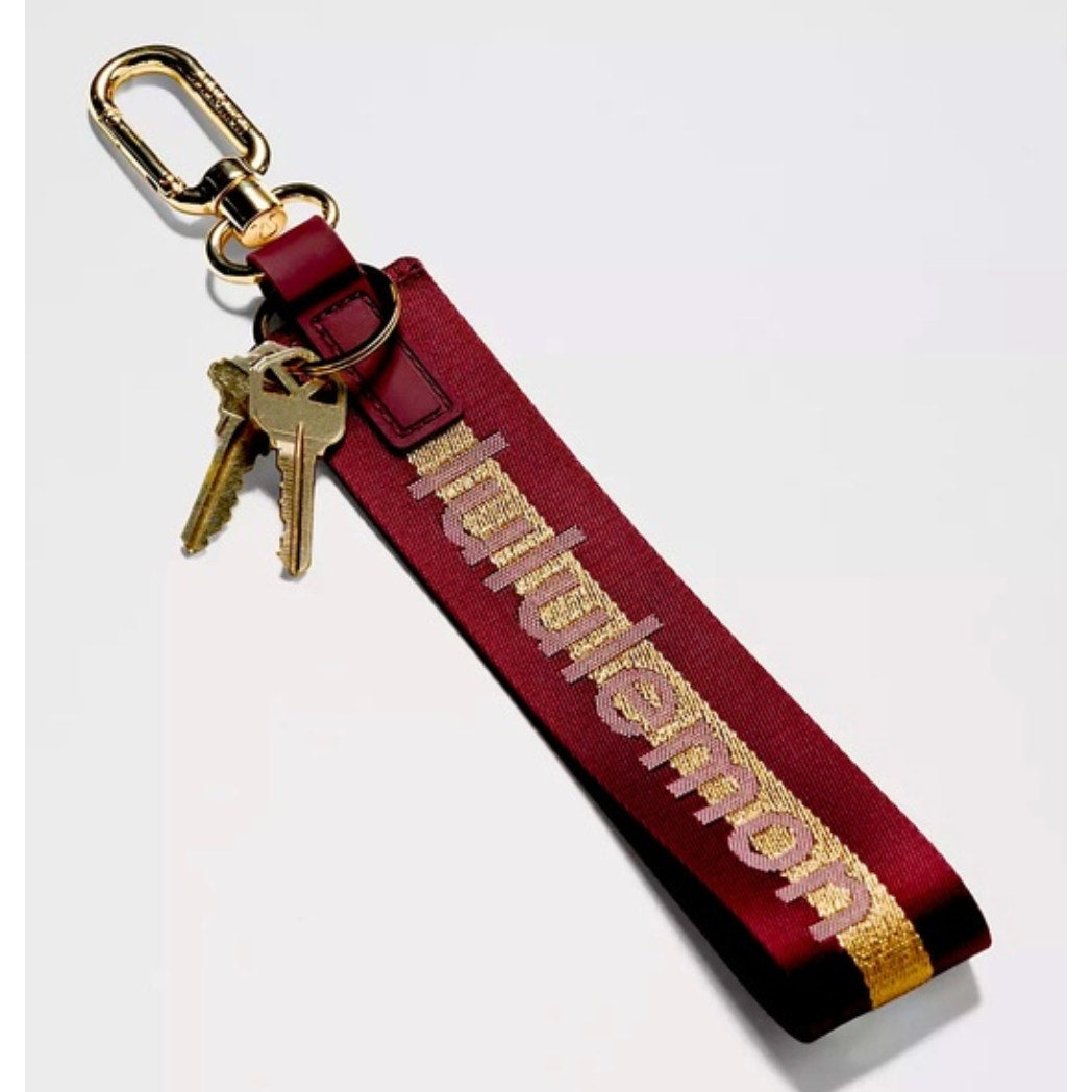 6492  NWT Lululemon Never Lost Keychain- DELUXE/GOLD *SPARKLES