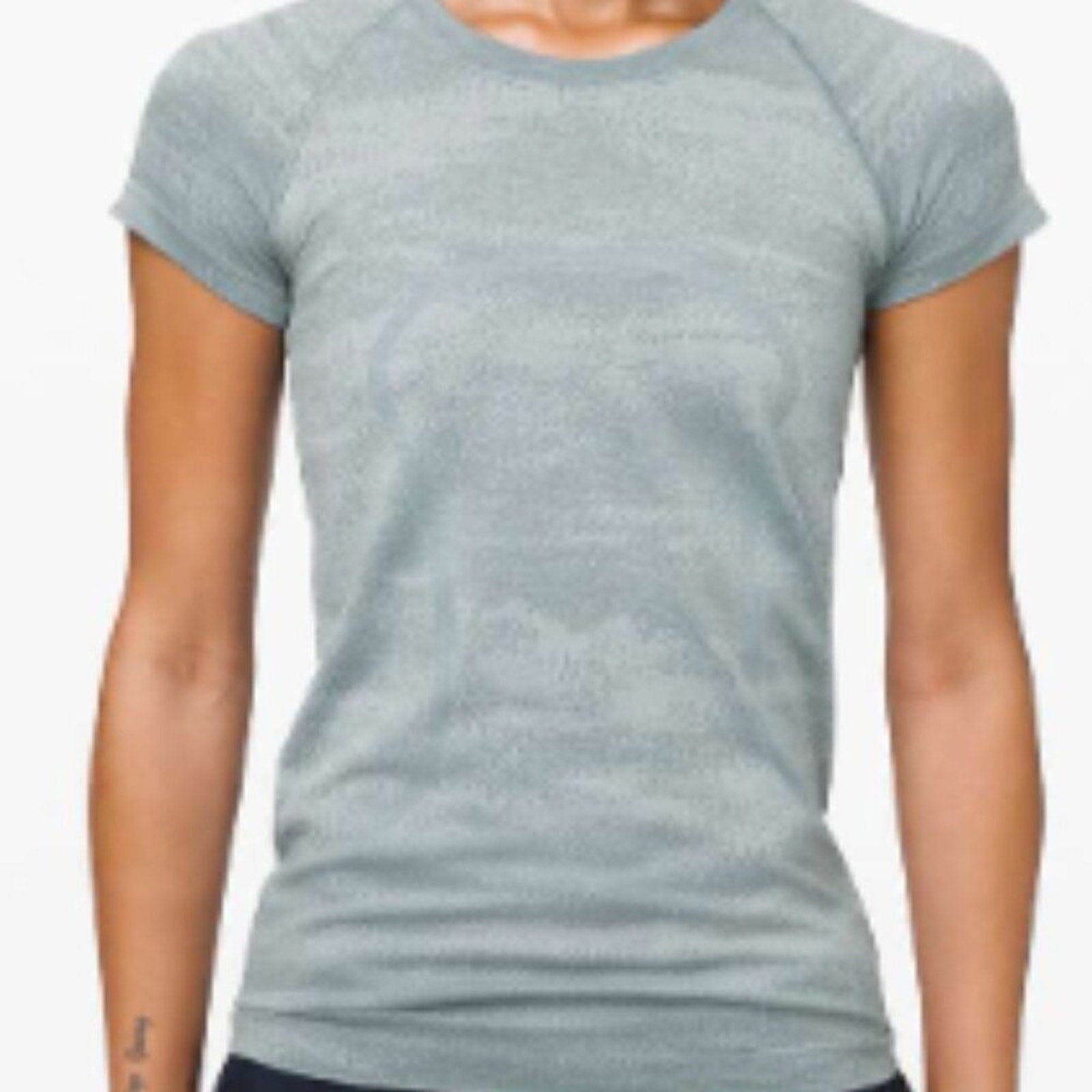 6087- LULULEMON Run: Swiftly Tech Short Sleeve Crew Sz 4 **Loved *RARE
