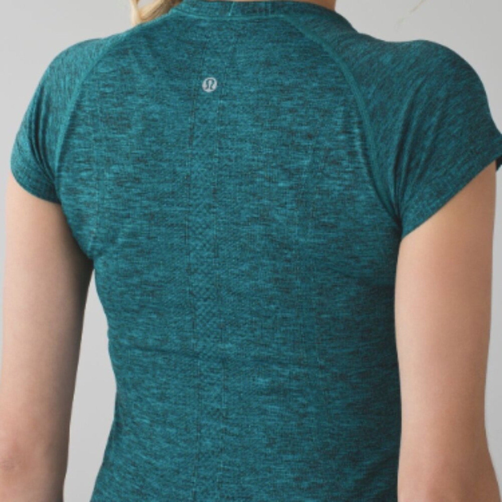 6079 - LULULEMON RUN: Swiftly Tech Short Sleeve Crew Sz 8 **LOVED *RARE