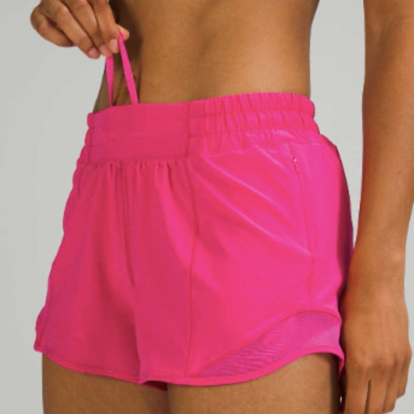 (6355) Lululemon Hotty Hot Low Rise Short 4" in Sz 10