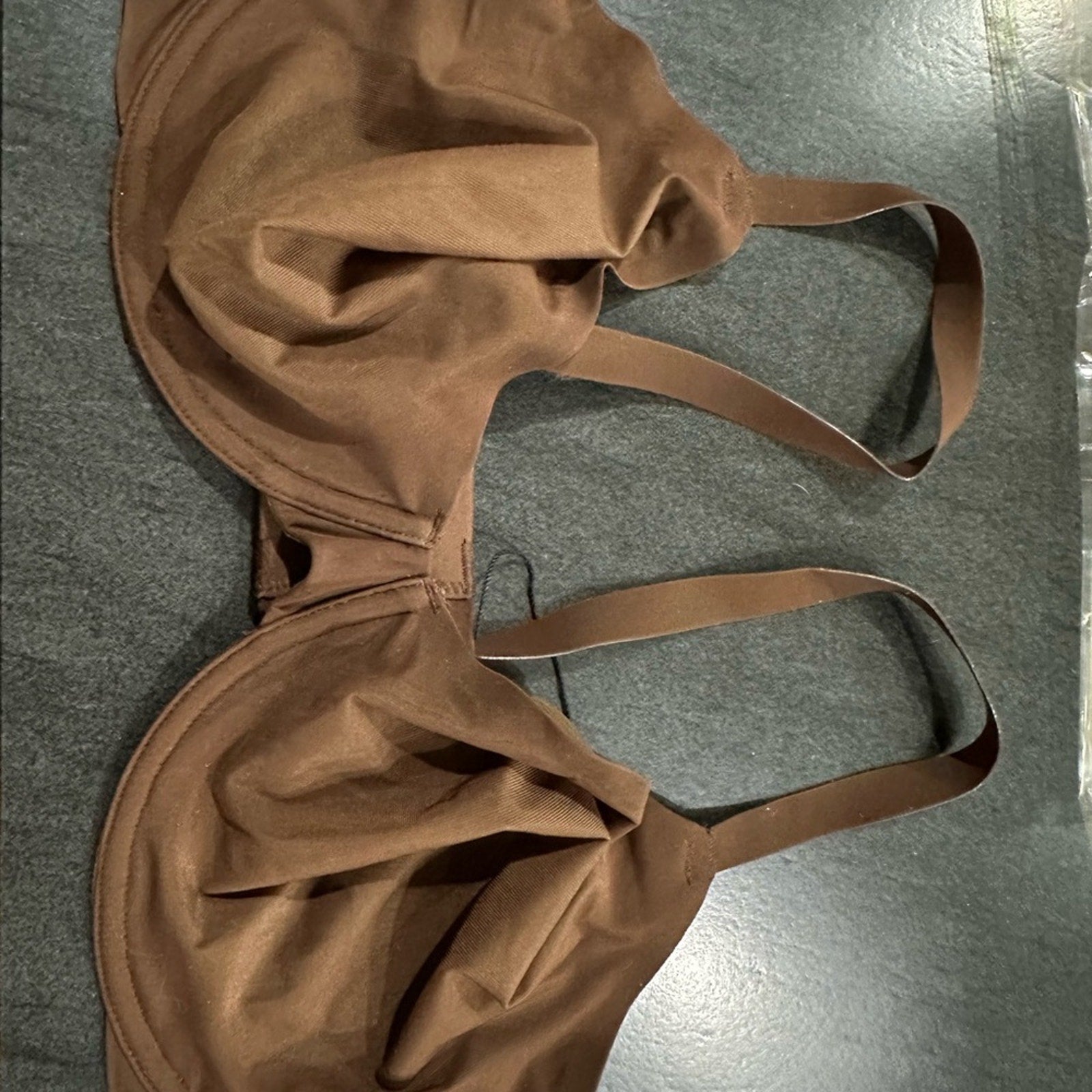 (2467) SKIMS FITS EVERYBODY T-SHIRT BRA- SMOKEY QUARTZ - 42C