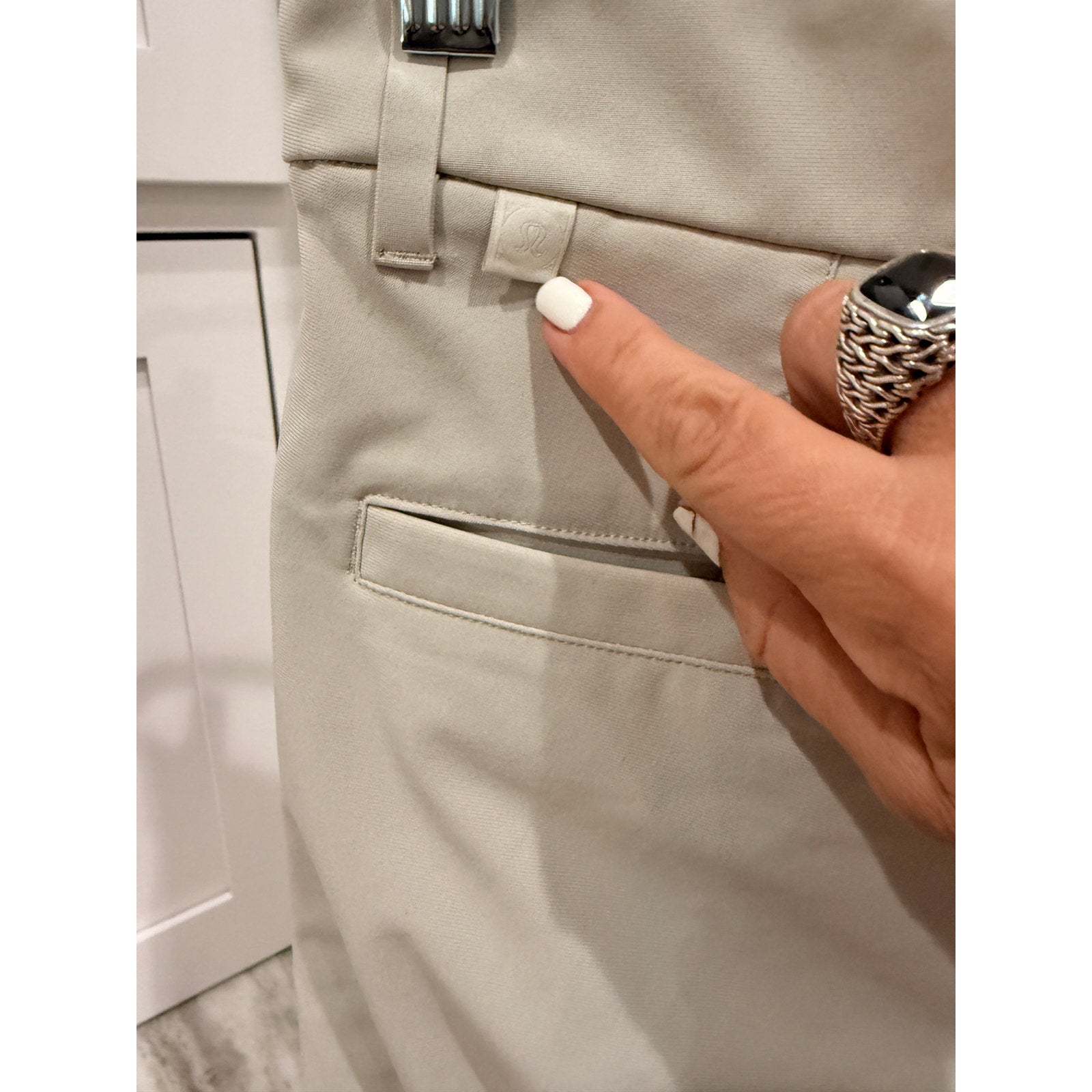 380 - LULULEMON Commission Pant Slim *Warpstreme in SilverStone 28L 32W