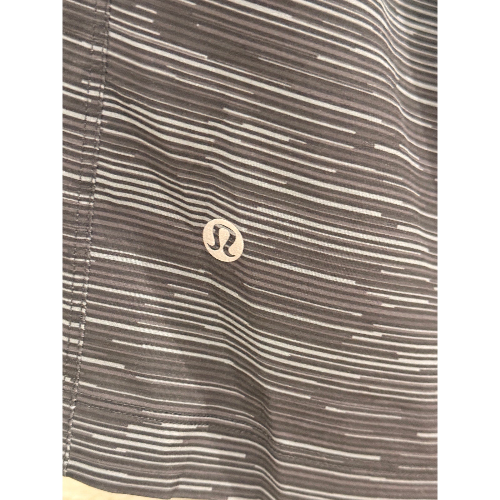 345 - LULULEMON Mens Short in Less Space Black Greyt Sz XL
