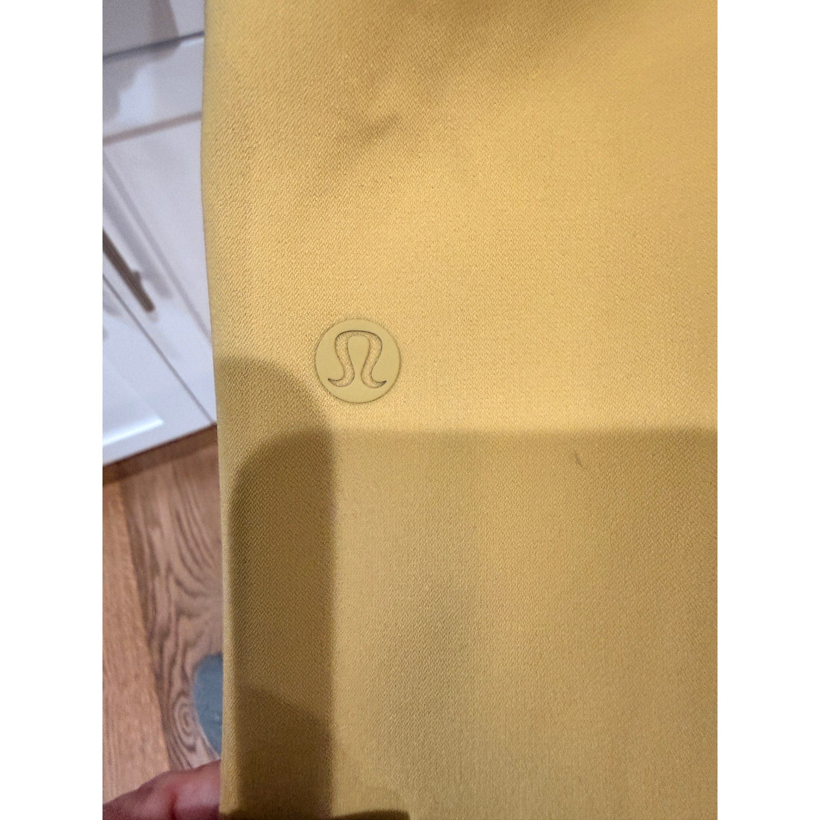 6605 LULULEMON On the Fly 7/8 Pant *Woven Vintage Gold sz 4 *LOVED