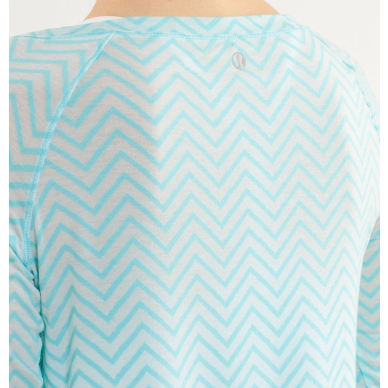 450 - LULULEMON Presence Of Mind Long Slv Texture Chevrn Angel Blue Sz 12 10