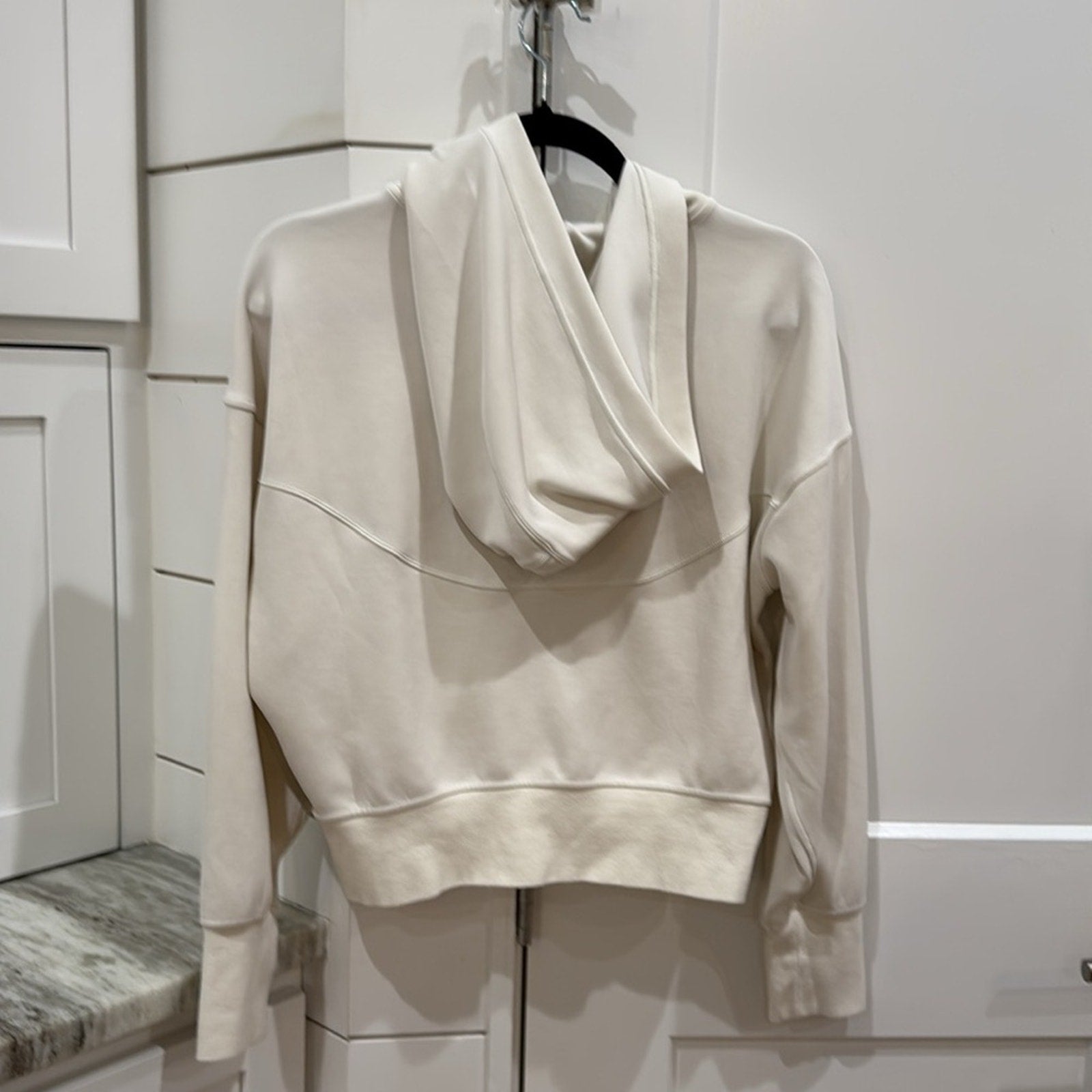 (6893) LULULEMON Softstreme Pocketed Hoodie in Lemon Sorbet in Sz4