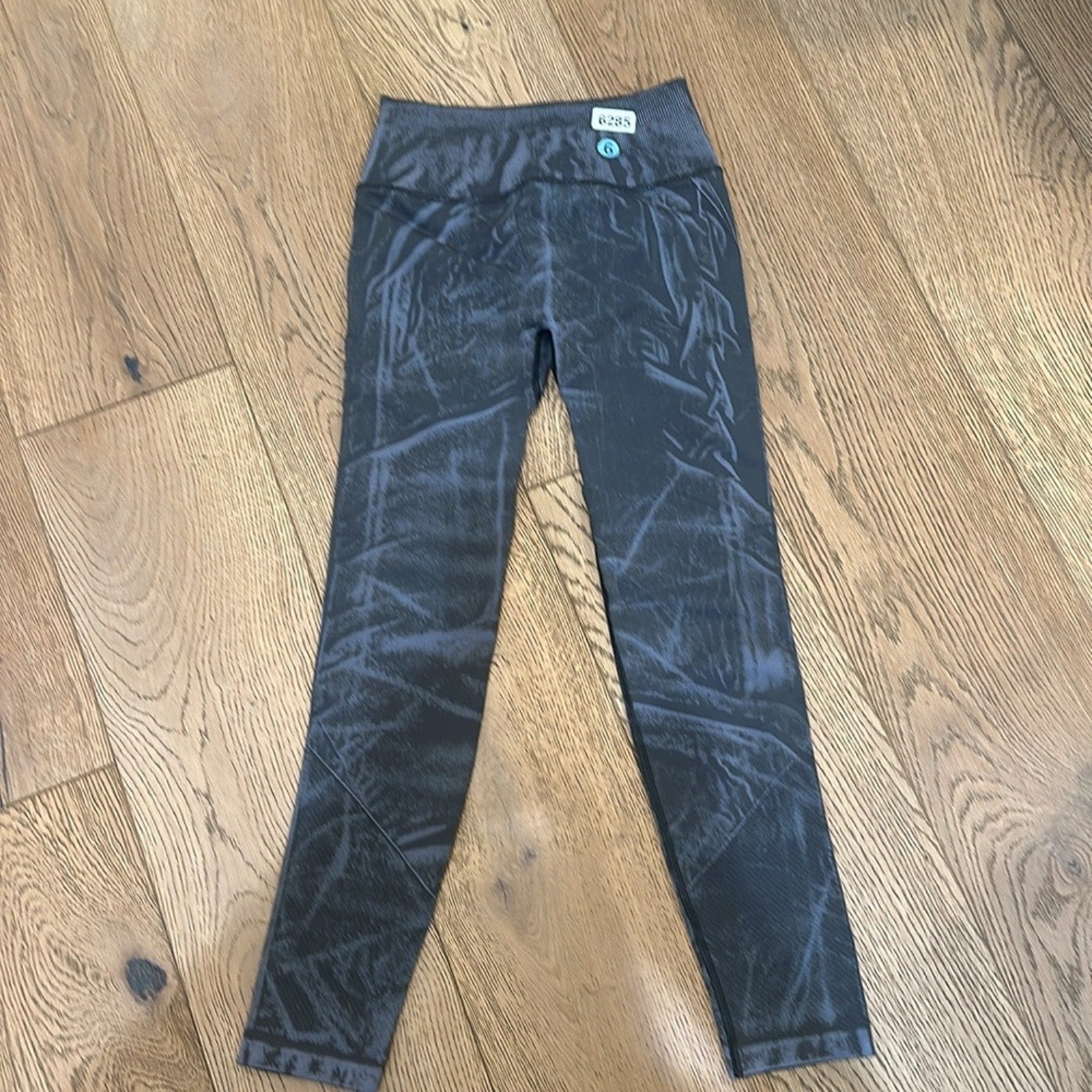 (6285) Lululemon Ebb to Street Tight *Wash Sz 6 in Stone Wash Graphite Grey