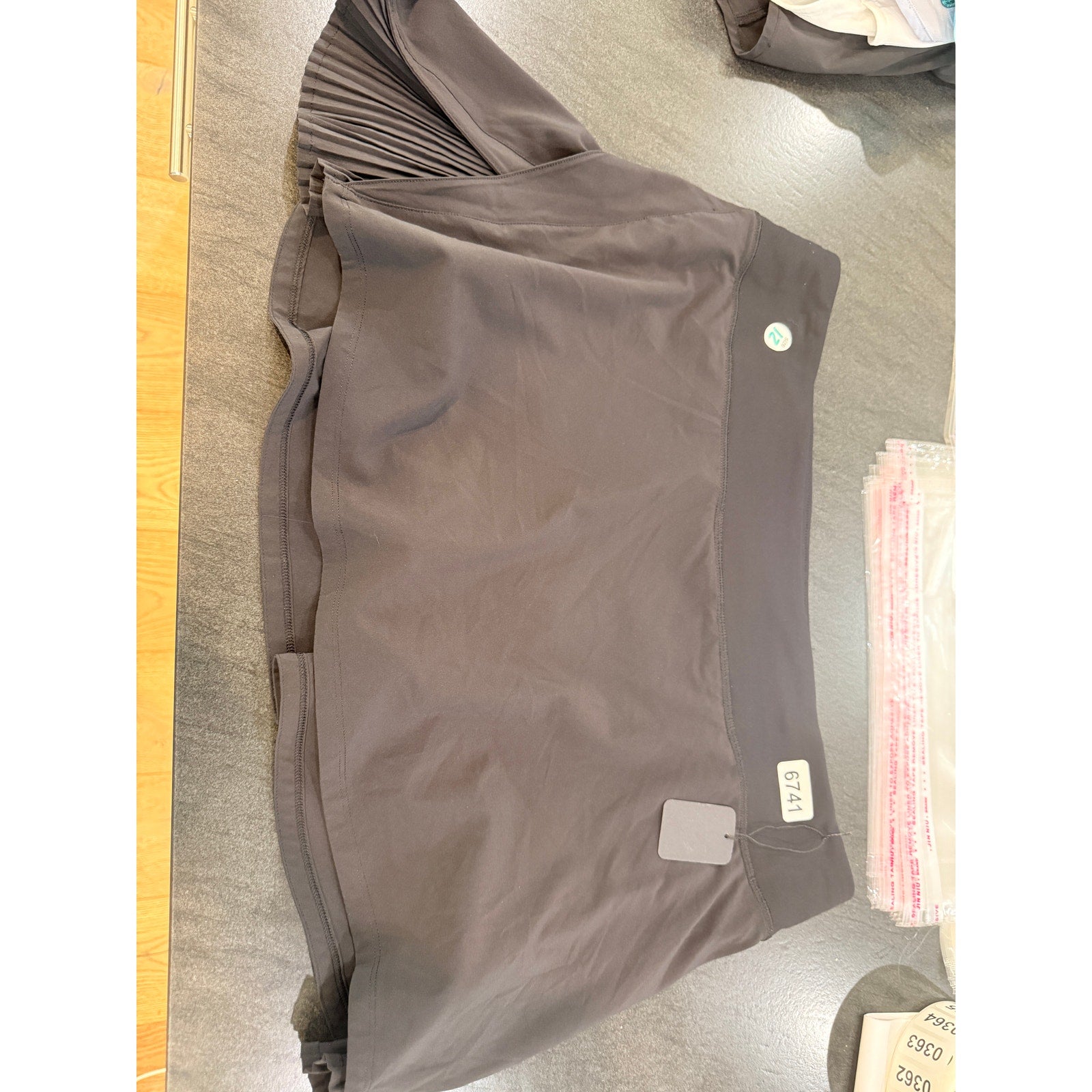 6741 LULULEMON Play Off The Pleats Skirt *13" Black Sz 12