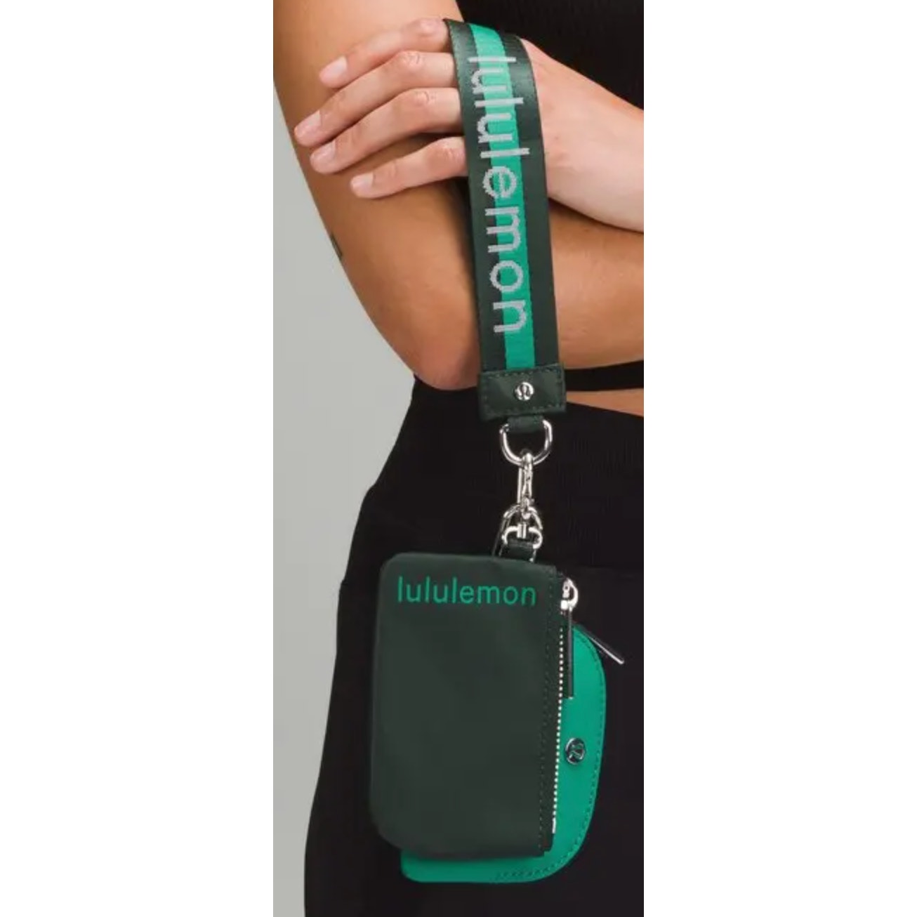 0266  NWT LULULEMON Dual Pouch Wristlet in LEGACY GREEN/CASCADIA GREEN **SOLD OUT COLOR