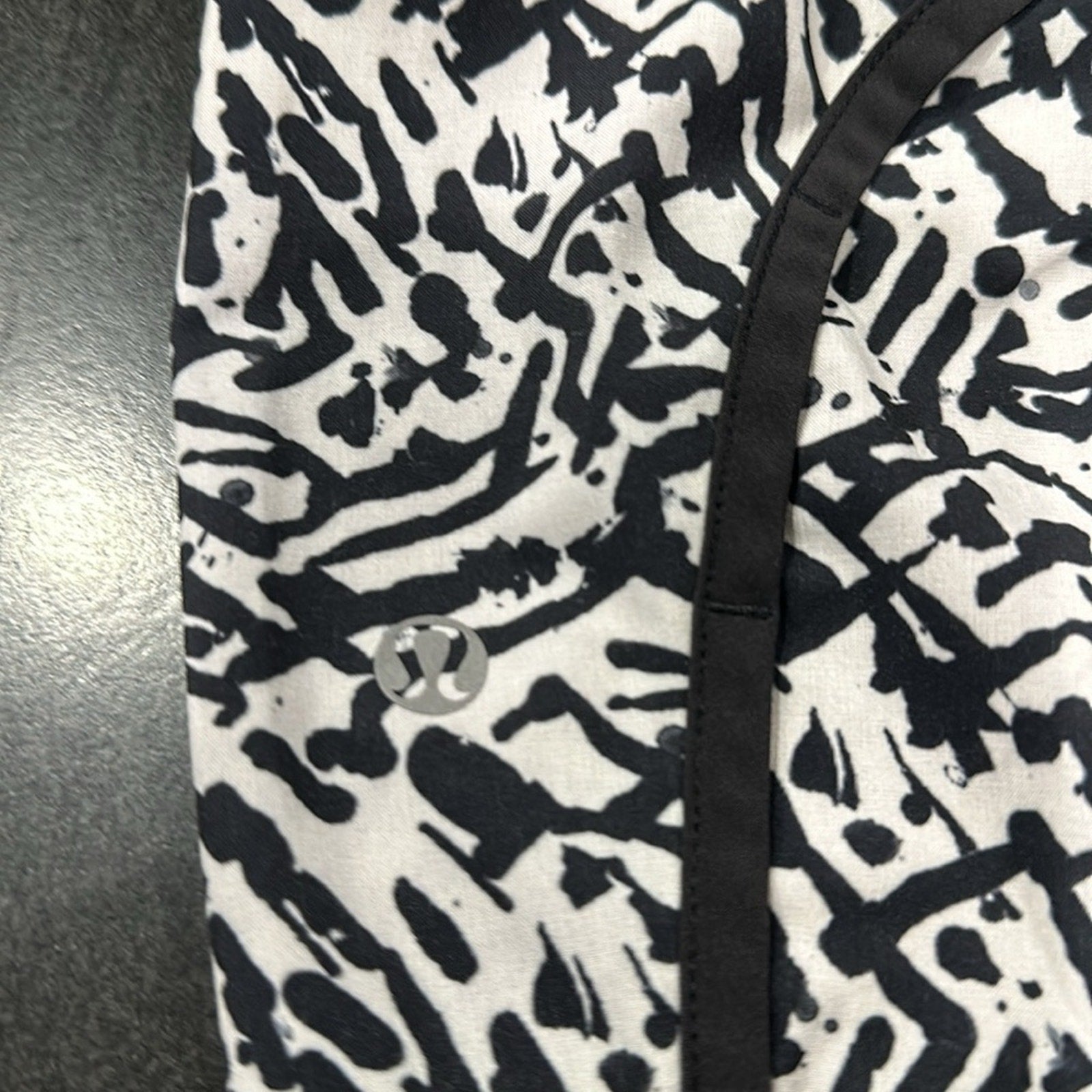 (6274) LULULEMON Run Times Short *4-way Stretch 4" in Brushed Animal in Sz 8