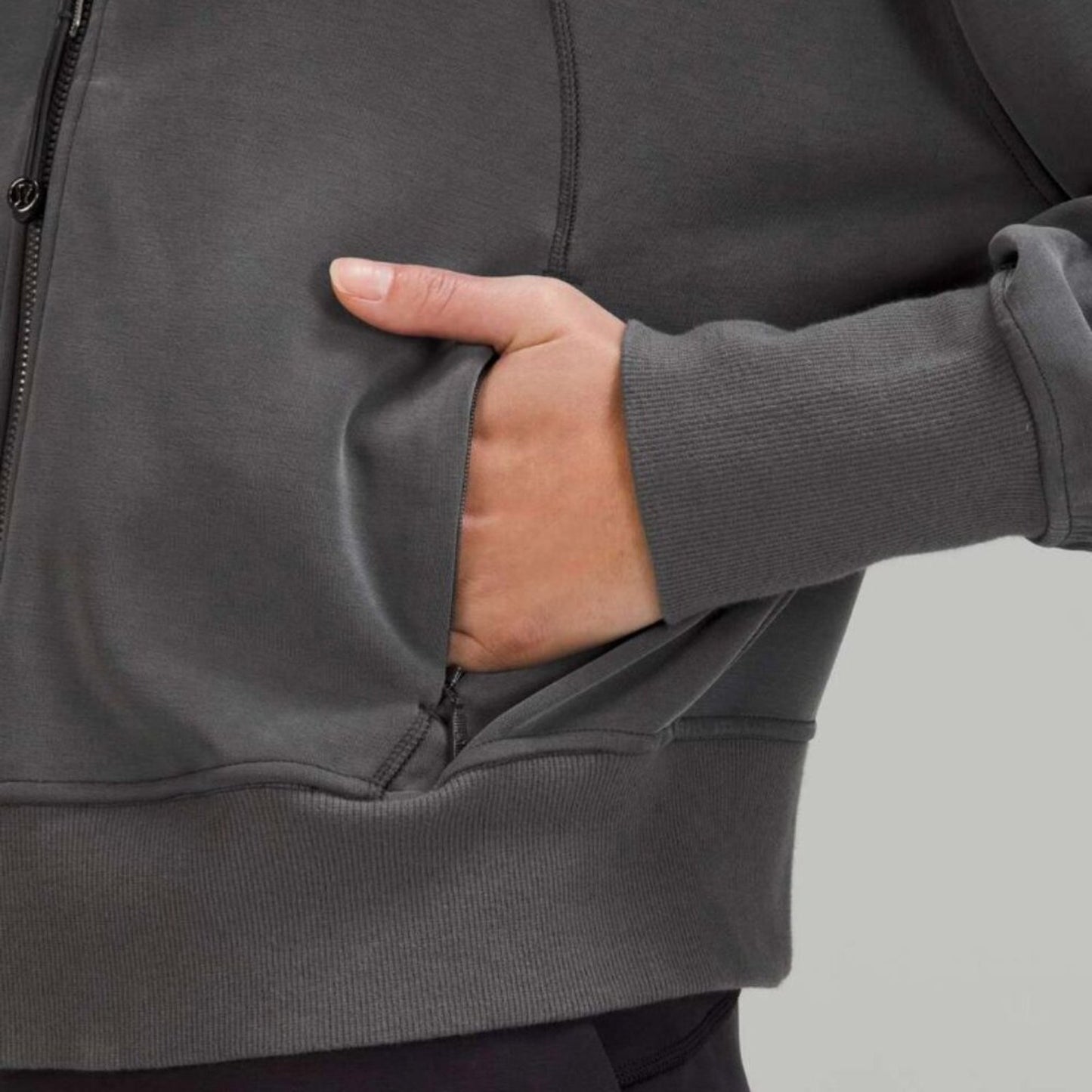 6922 Lululemon Softstreme Pocketed Hoodie in Graphite Grey **FLAW