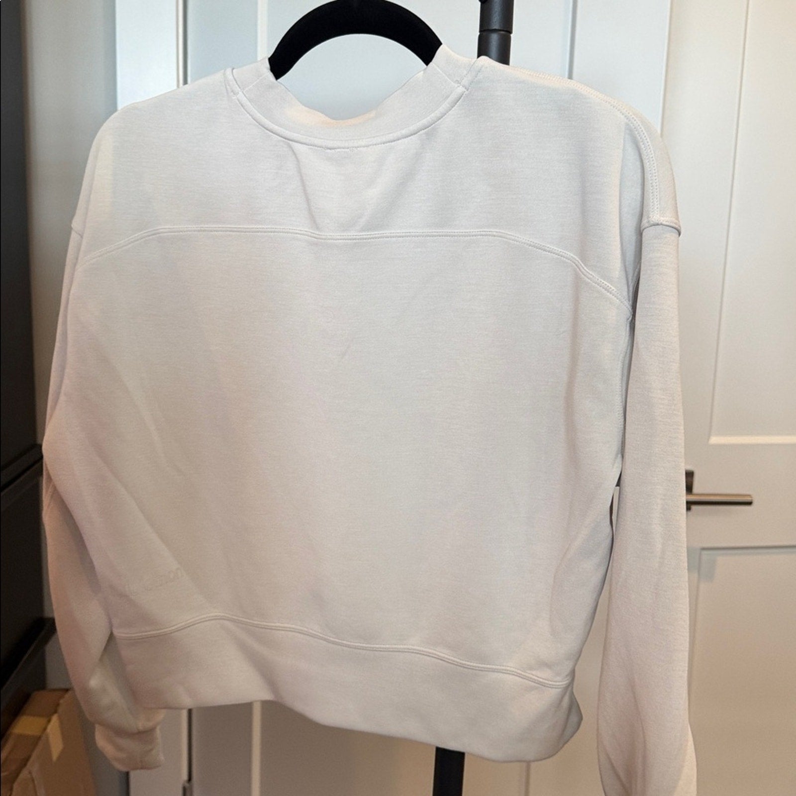 6913 Lululemon Softstreme Women’s Cropped Long Sleeve Flaw