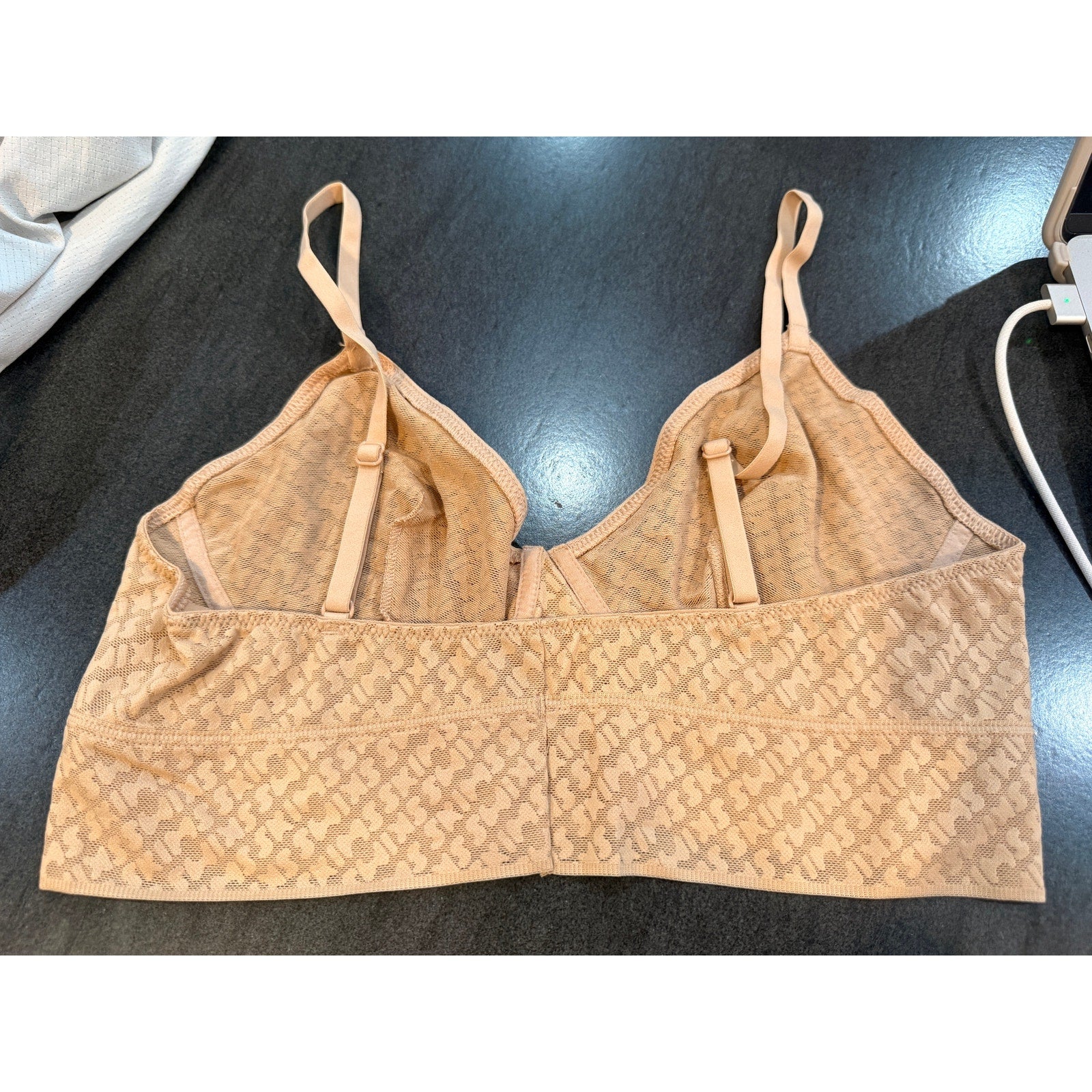 373 - NWOT SKIMS LOGO SKIMPY‎ TRIANGLE BRALETTE Sz L