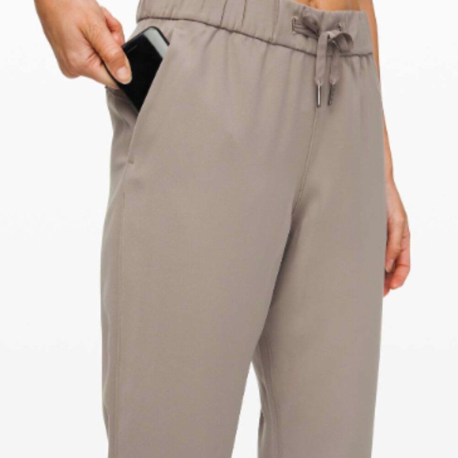 (2484) 🍋 LULULEMON On the Fly 7/8 Pant *Woven Sz 2 in Carbon Dust