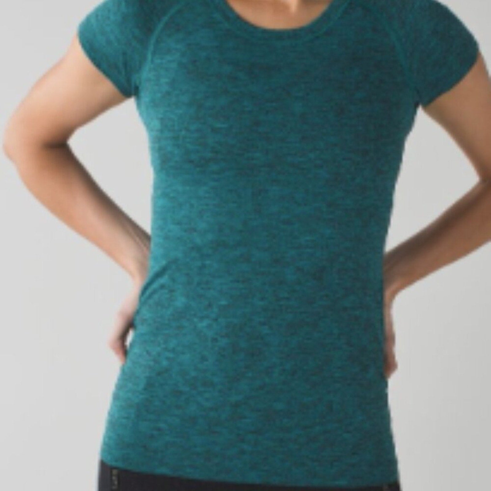 6079 - LULULEMON RUN: Swiftly Tech Short Sleeve Crew Sz 8 **LOVED *RARE