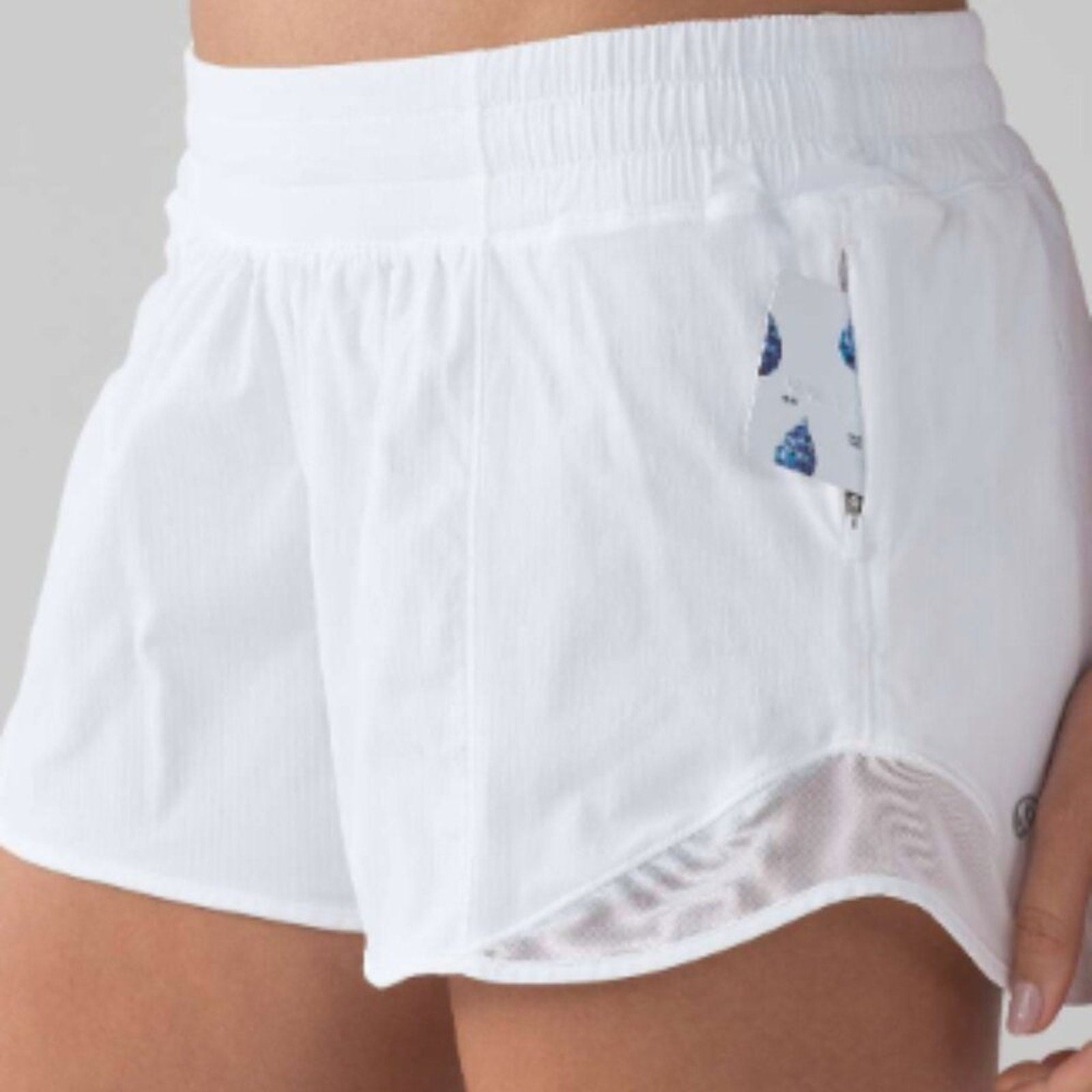 (6252) LULULEMON Hotty Hot Short II (Long 4") White/Barely Beige in Sz 6 *Loved