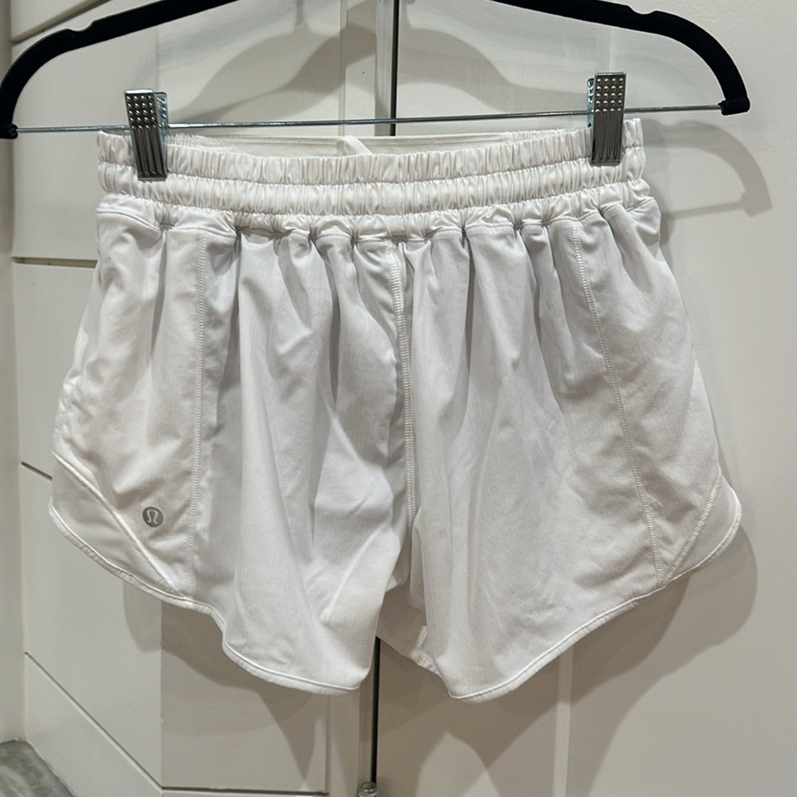 (6354) Lululemon Hotty Hot Short II *Long 4" in SZ 6