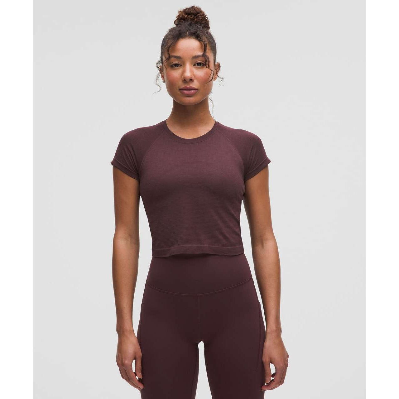 0156 NWT LLL Swiftly Tech Cropped Short-Sleeve Shirt 2.0 Goodnight Plum Sz 2