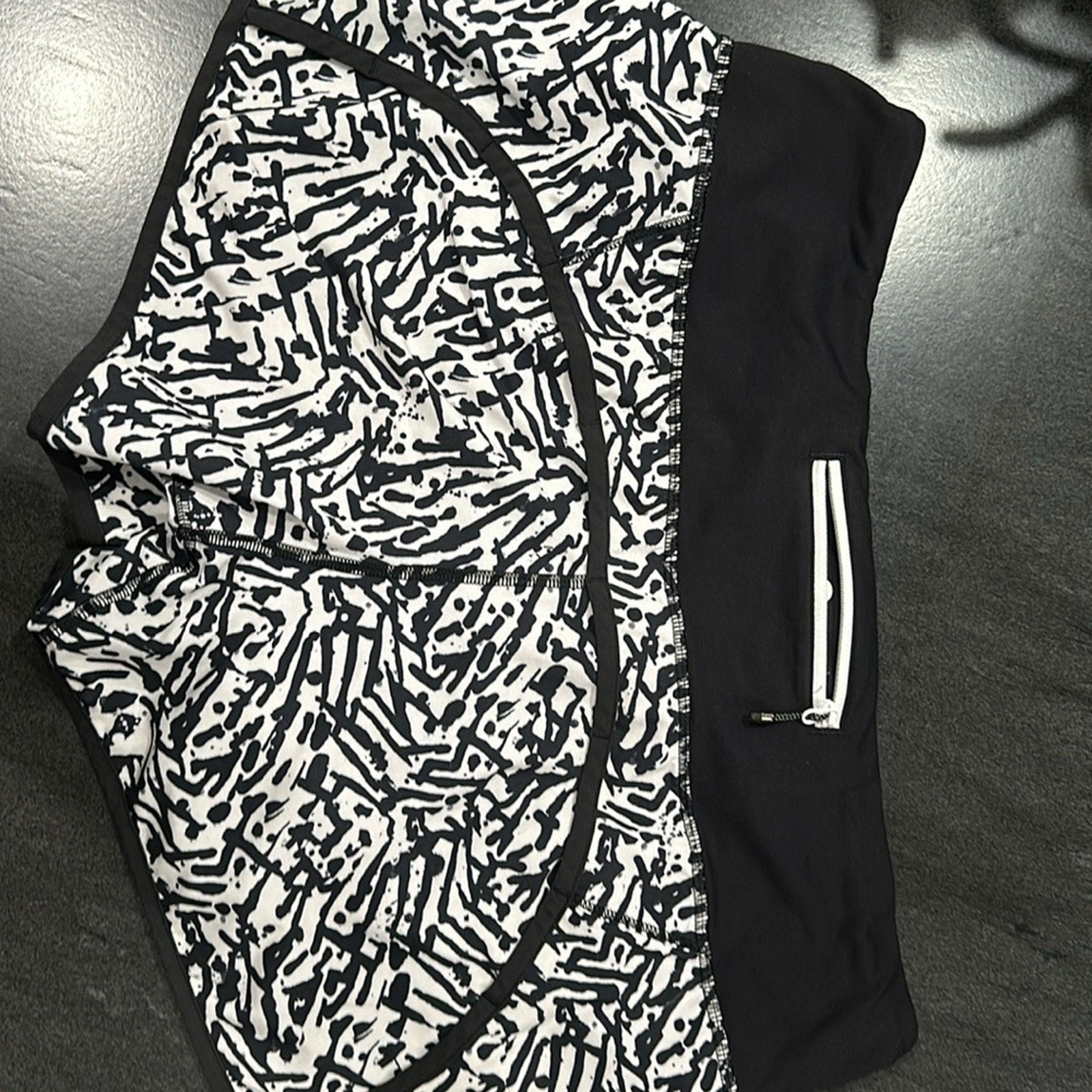 (6274) LULULEMON Run Times Short *4-way Stretch 4" in Brushed Animal in Sz 8