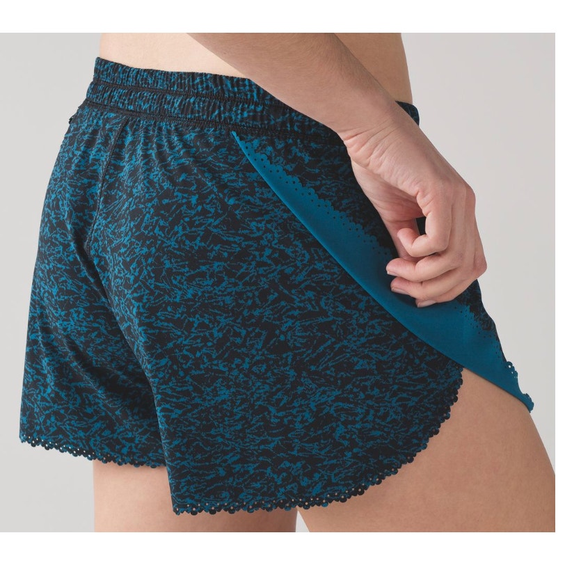 6744 - Lululemon Hit It Short (3 1/2") Iced Wave Capri Black IN Sz 10