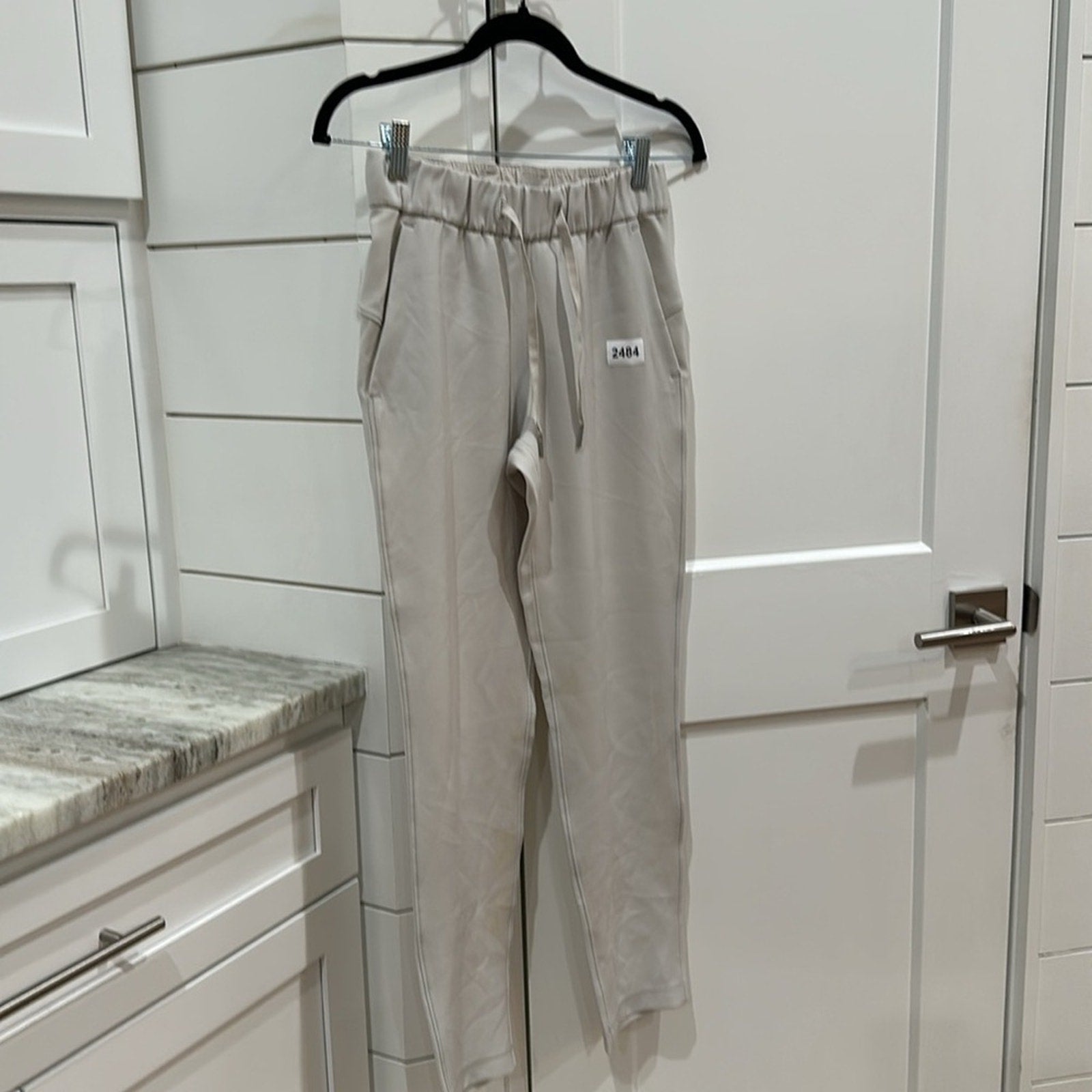 (2484) 🍋 LULULEMON On the Fly 7/8 Pant *Woven Sz 2 in Carbon Dust