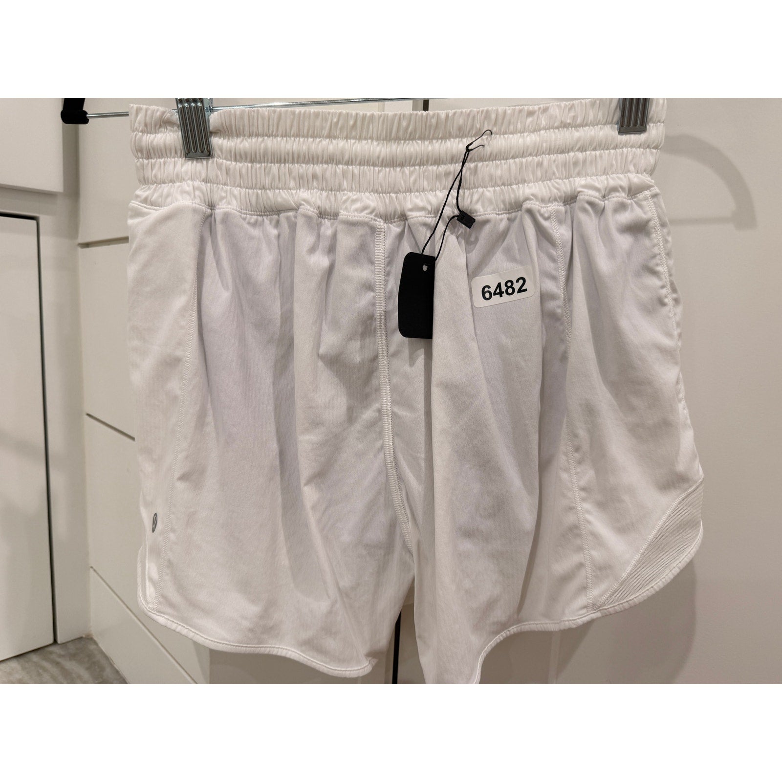 6482 Lululemon Hotty Hot Short *High-Rise Long 4" White Sz 6 *LOVED