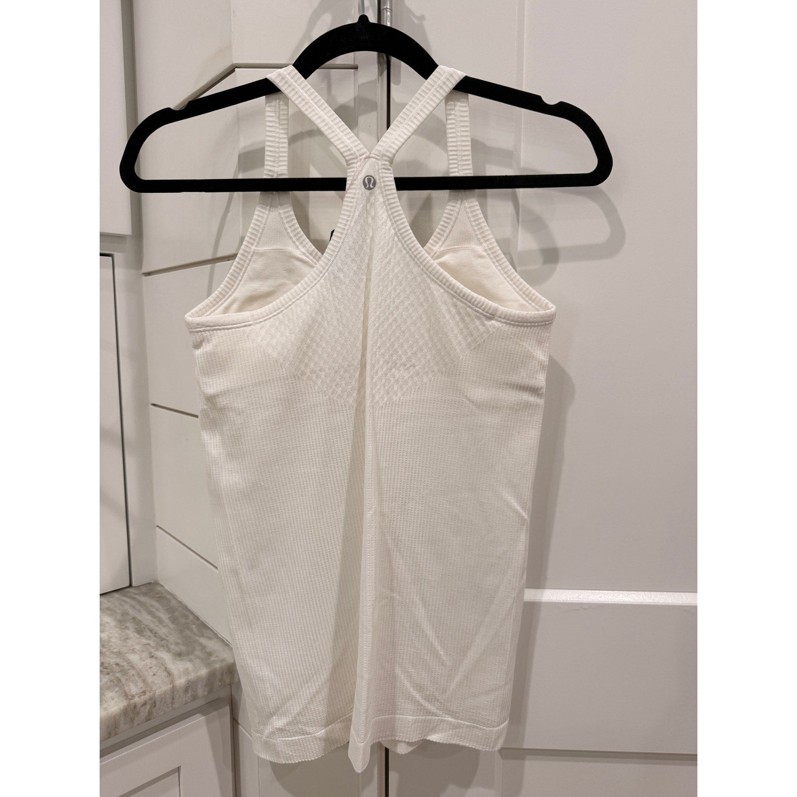 29 - LULULEMON Ebb to Street Tank Top in White Sz 8 (No Pads)