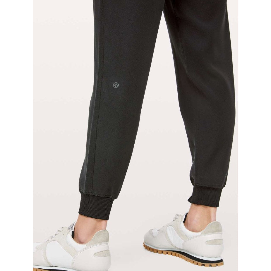 6604 LULULEMON On The Fly Jogger Black sz 4 *LOVED