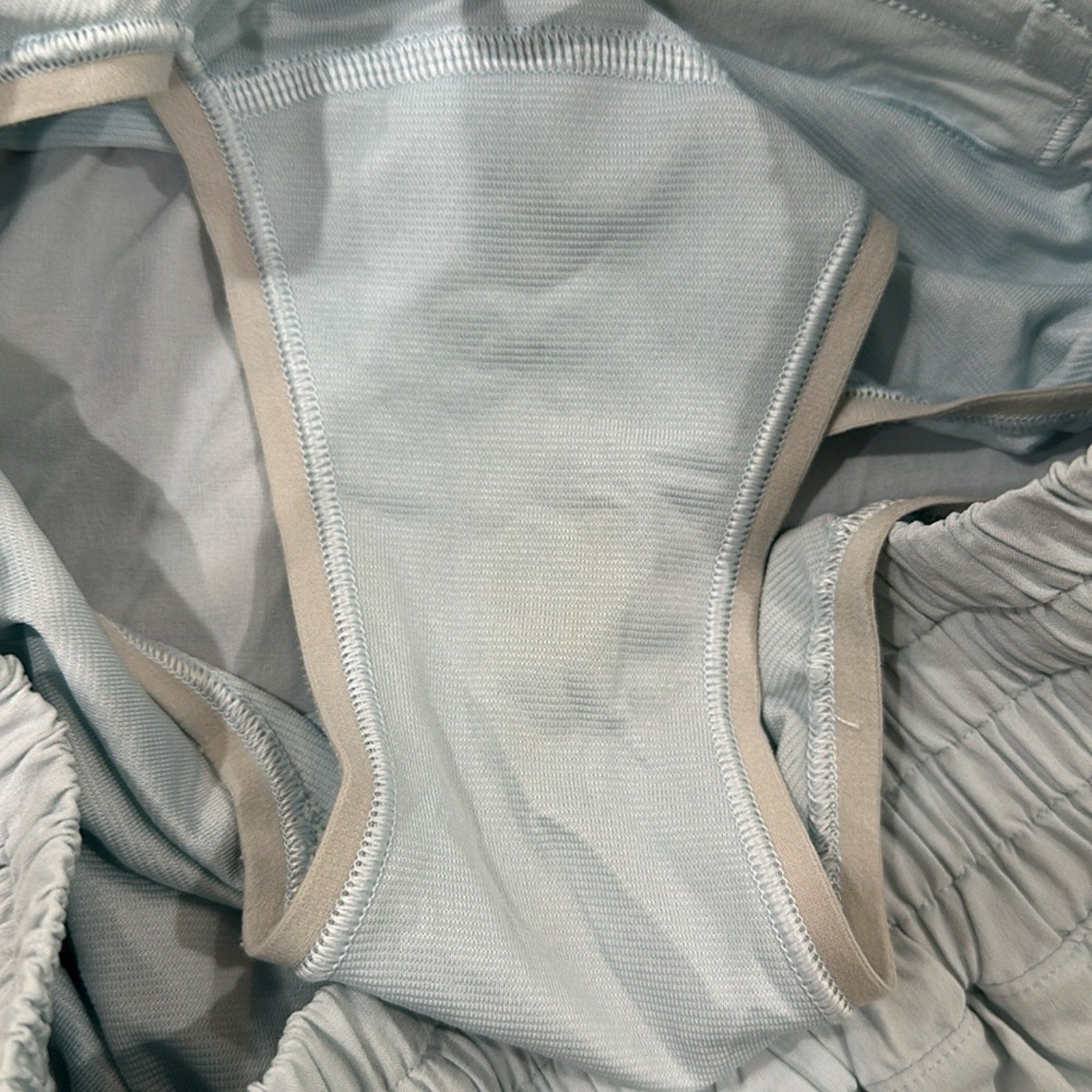 (6257) LULULEMON Hotty Hot High-Rise Lined Short 2.5" in Sz 6 *Loved *Powder Blu