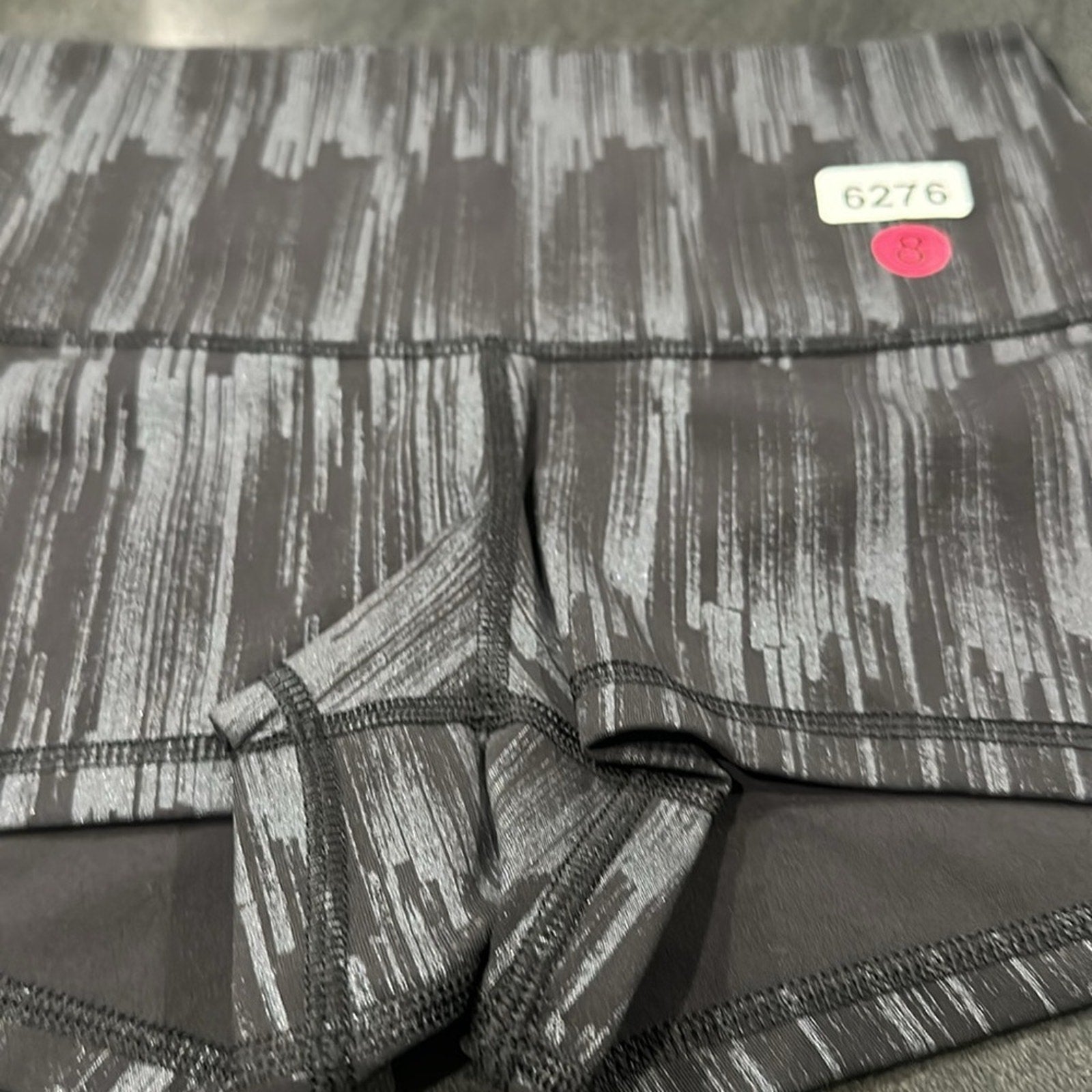 (6276) LULULEMON Boogie Short *Luxtreme (Roll Down) in Sz 8 *PRETTY *RARE