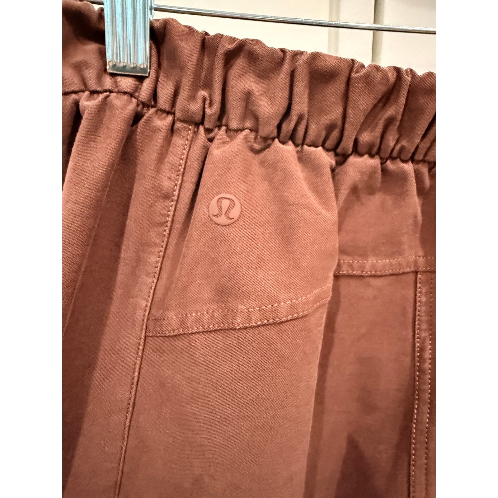 0459 Lululemon Light Utilitech Cargo Pocket High-Rise Pant Java Sz 27"