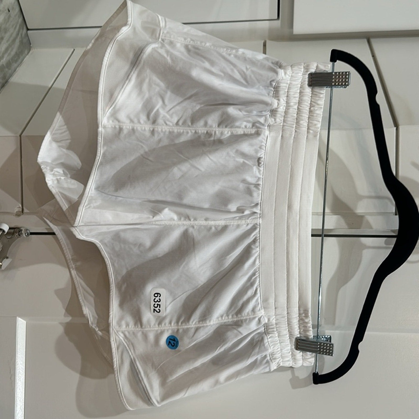 (6352) Lululemon Hotty Hot Short *High-Rise 2.5" in Sz 12