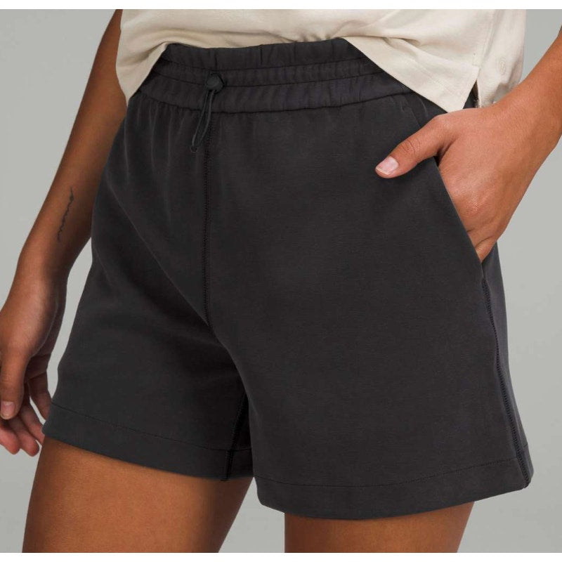6760 - Lululemon Softstreme High-Rise Short 4" Black Sz 6