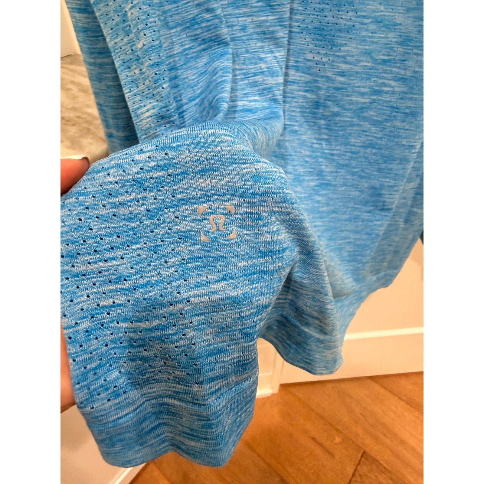 455 - Lululemon Metal Vent Tech Surge Long Sleeve Amalfi Blue in XL