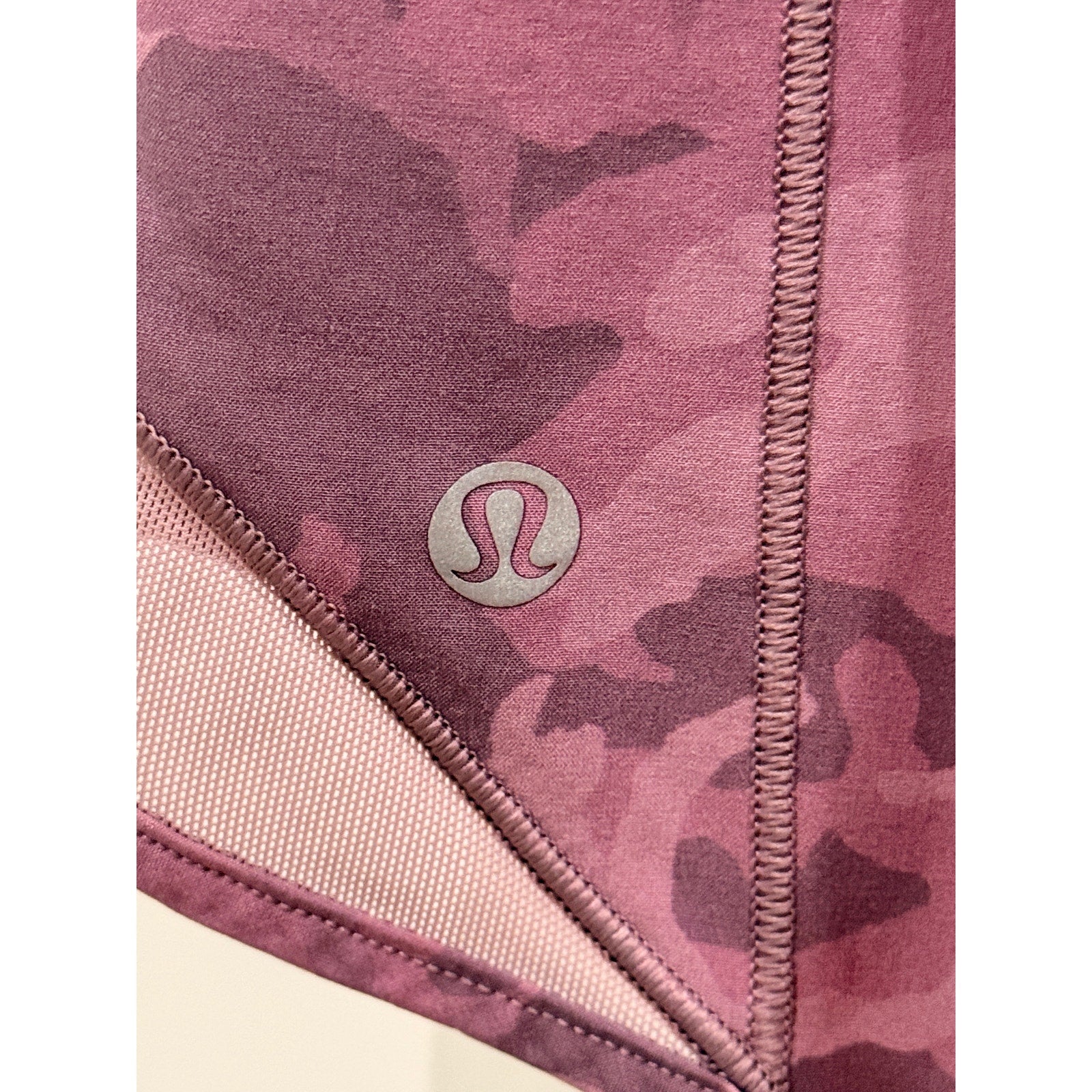6444 Lululemon Hotty Hot Short II *Long 4" Incognito Camo Pink Taupe Sz 8 *LOVED