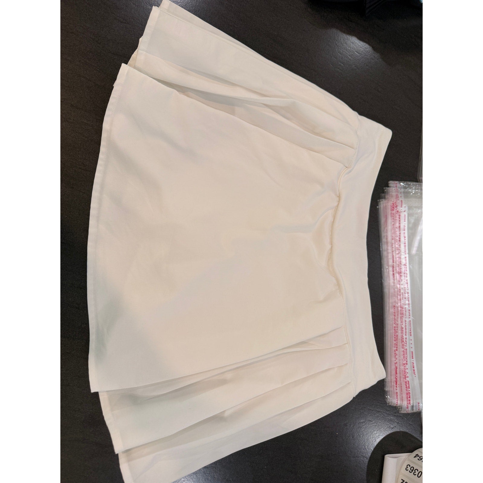 6521 LULULEMON Side-Pleat High-Rise Tennis Skirt White in Sz 8 **FLAW on Front
