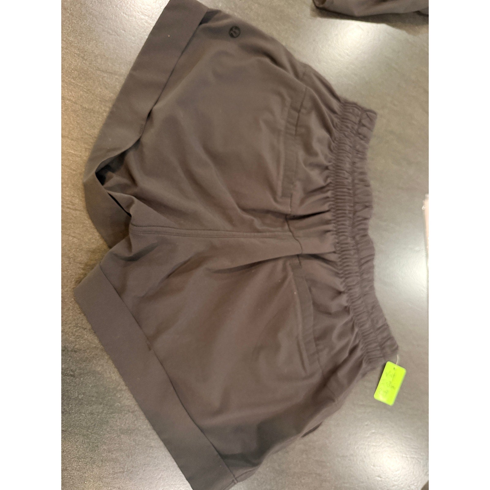 42 - Lululemon Spring Break Away Short II Black Sz 6
