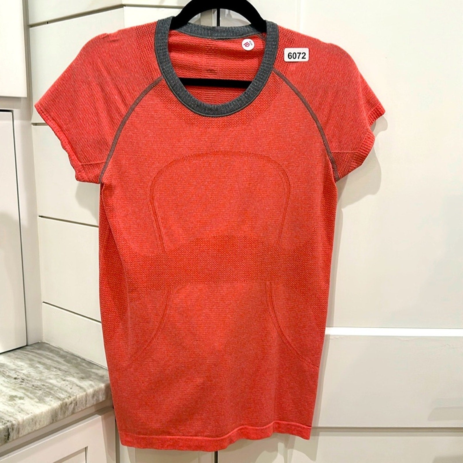 6072 -LULULEMON RUN: Swiftly Tech Short Sleeve Crew Sz 10 **Loved *RARE