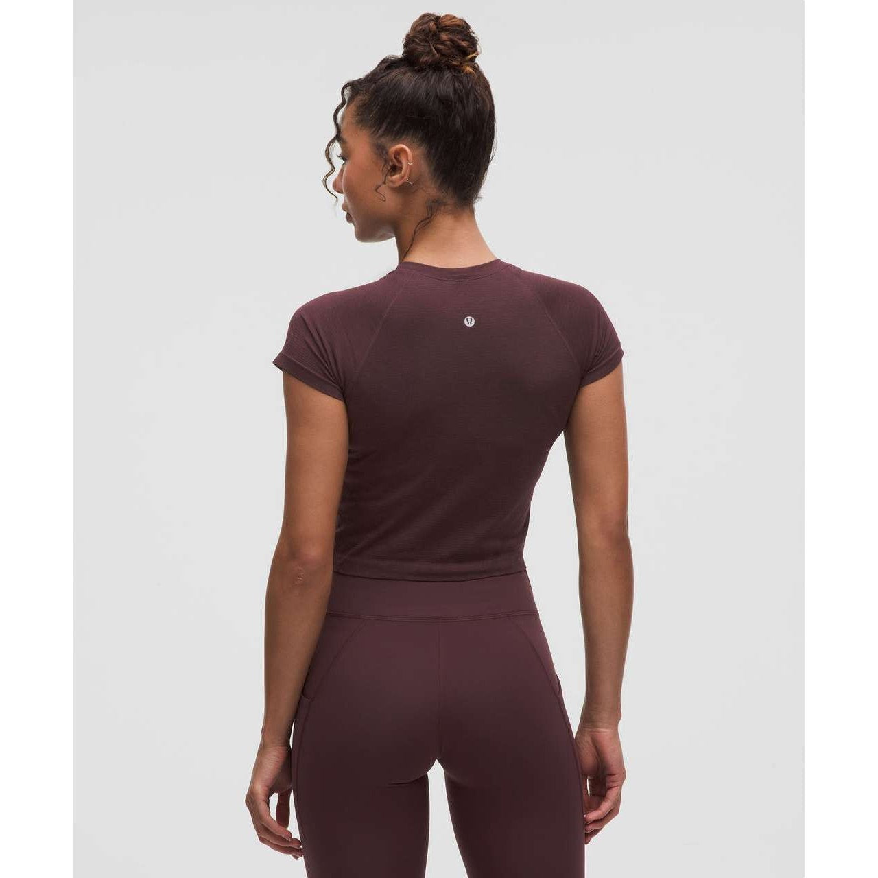 0156 NWT LLL Swiftly Tech Cropped Short-Sleeve Shirt 2.0 Goodnight Plum Sz 2