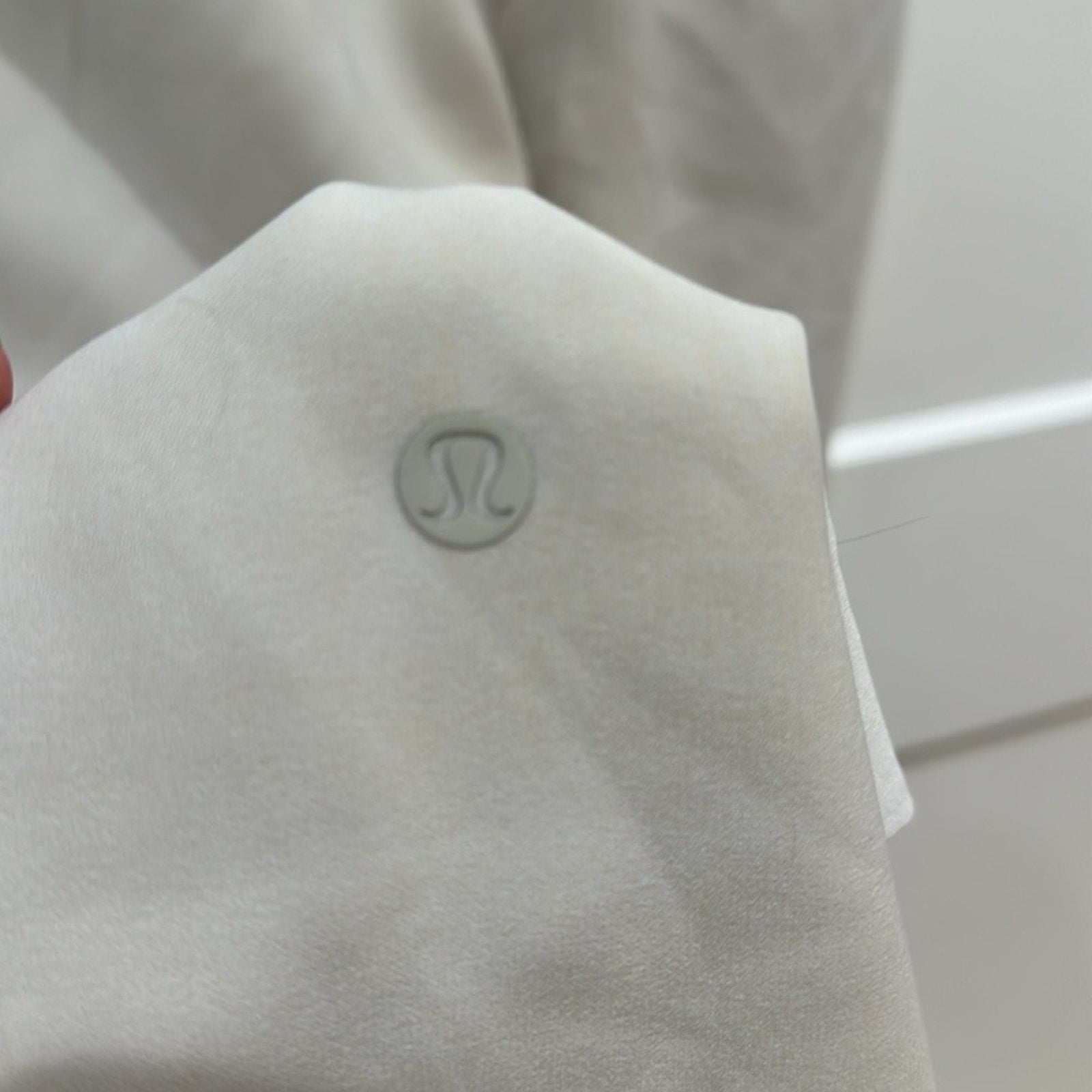 (2484) 🍋 LULULEMON On the Fly 7/8 Pant *Woven Sz 2 in Carbon Dust