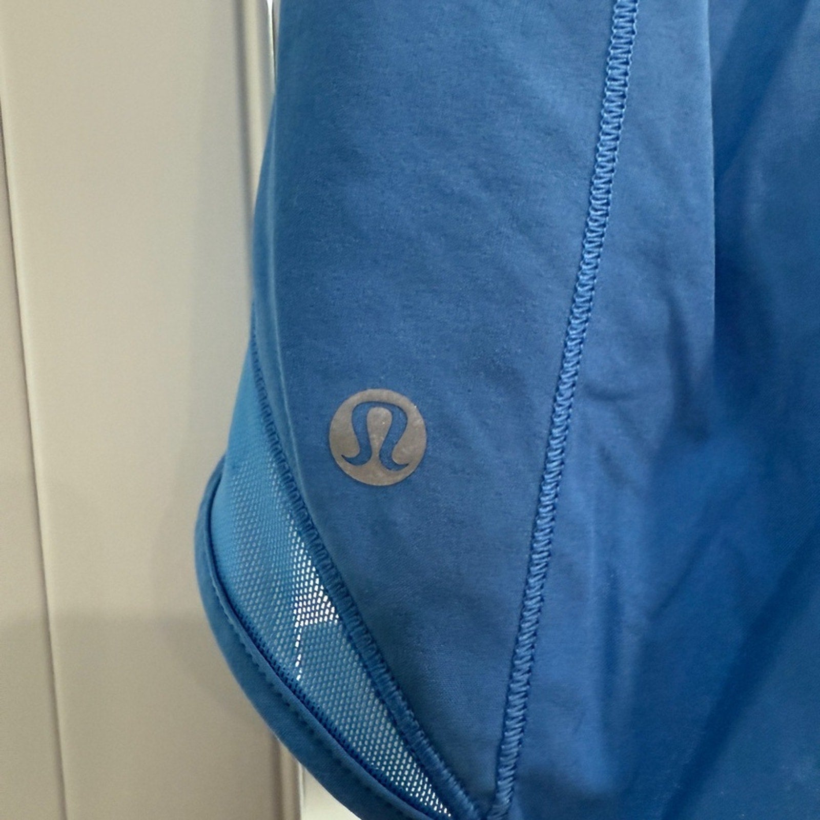 165 Lululemon Hotty Hot Short II *2.5" in Blue Nile SZ 6 *LOVED