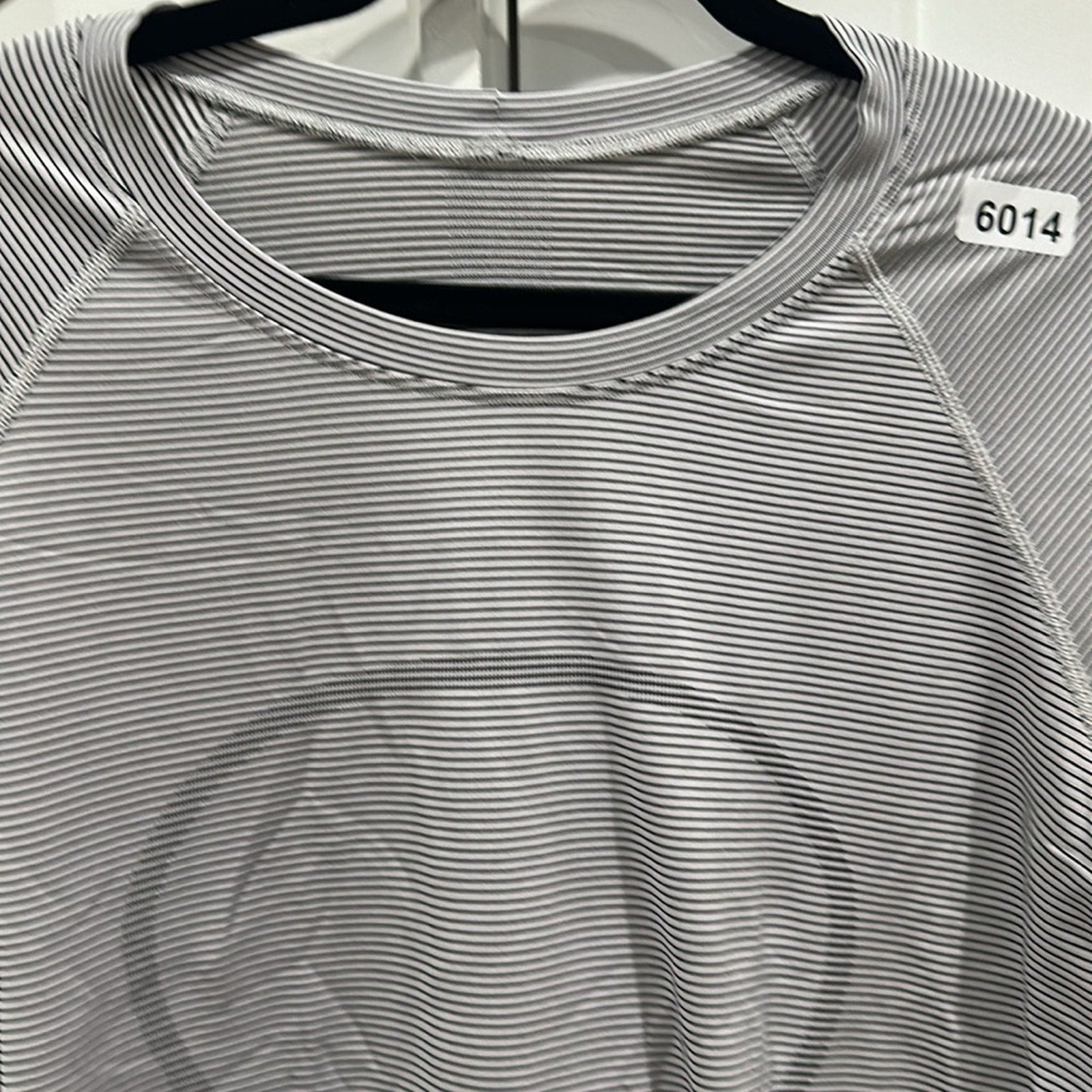 6014 - LULULEMON RUN: Swiftly Tech Short Sleeve *Stripe Sz 12